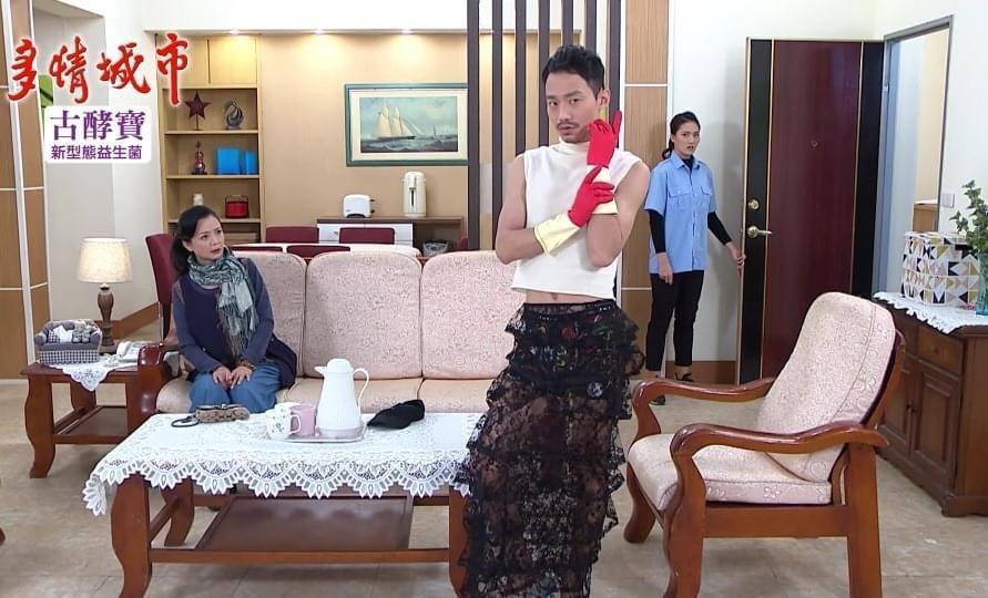 張哲豪在8點檔《多情城市》中挑戰超過15種造型。（民視提供）