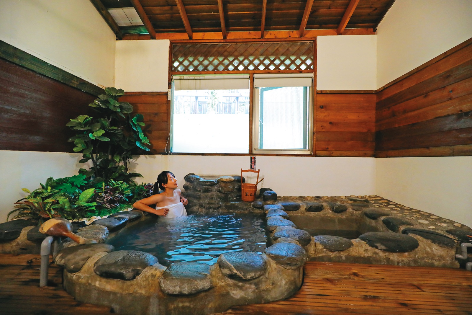 安通溫泉的源泉是「氯化物硫酸鹽泉」，原湯非常咕溜。