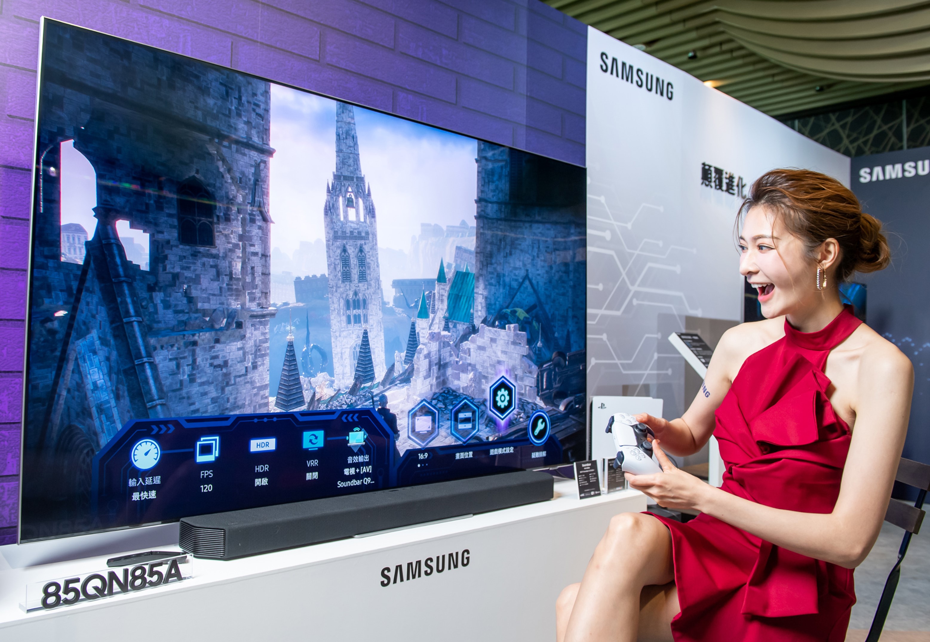 三星Neo QLED量子電視系列內建全新Game Bar遊戲工具列，能一鍵檢視重要設定。（台灣三星提供）