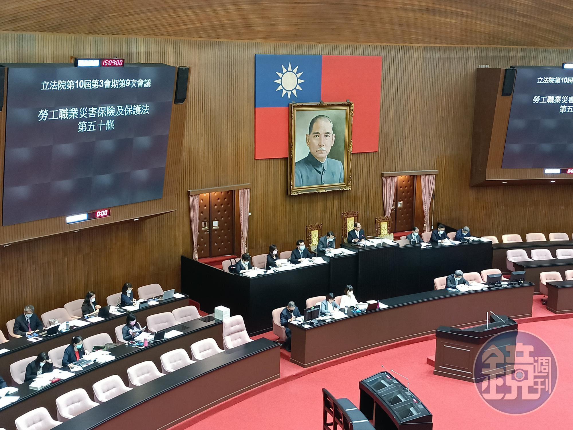 下週六就是勞動節,立法院會今三讀《職災保險法》,未來勞工若遭遇職災可獲得更佳保障。