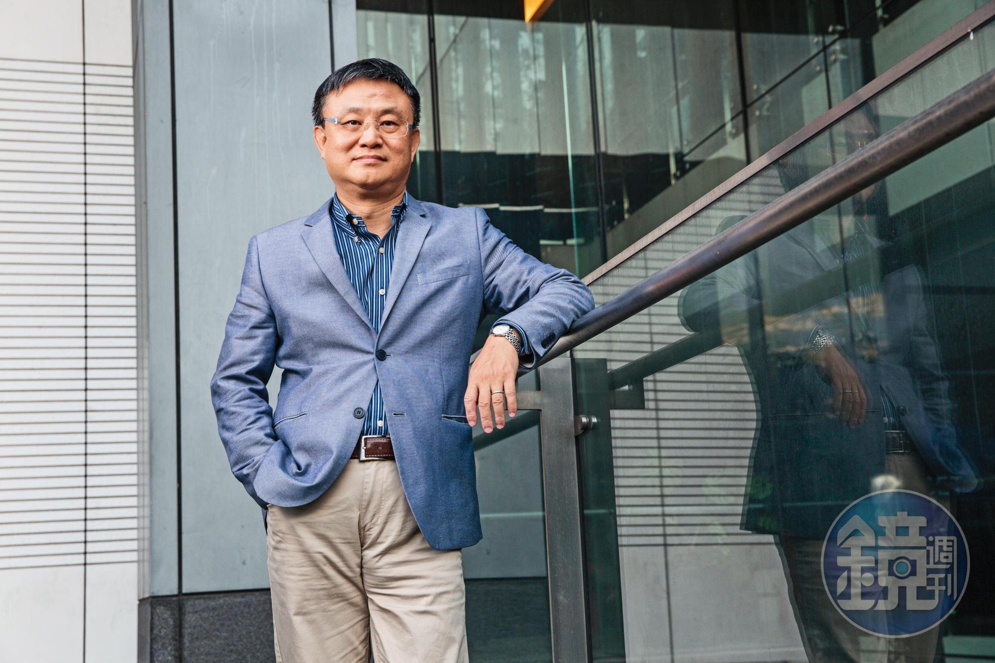 基金教授朱岳中坦言，過往不碰台股基金，但如今手上至少2成配置。
