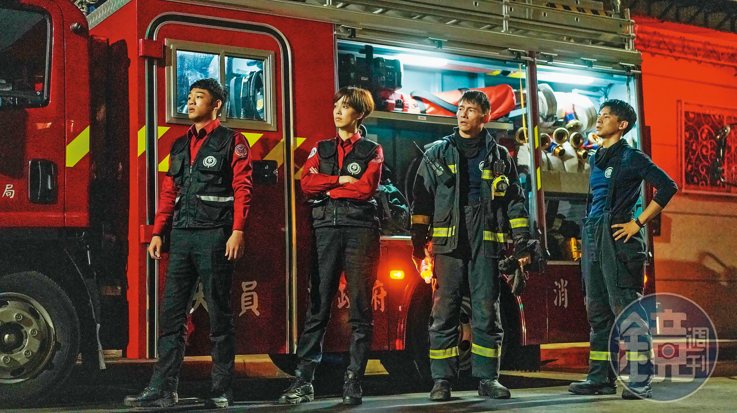 《火神》由林柏宏（右起）、溫昇豪、陳庭妮、謝章穎等人演繹打火英雄背後的人生課題。（公視、myVideo提供）
