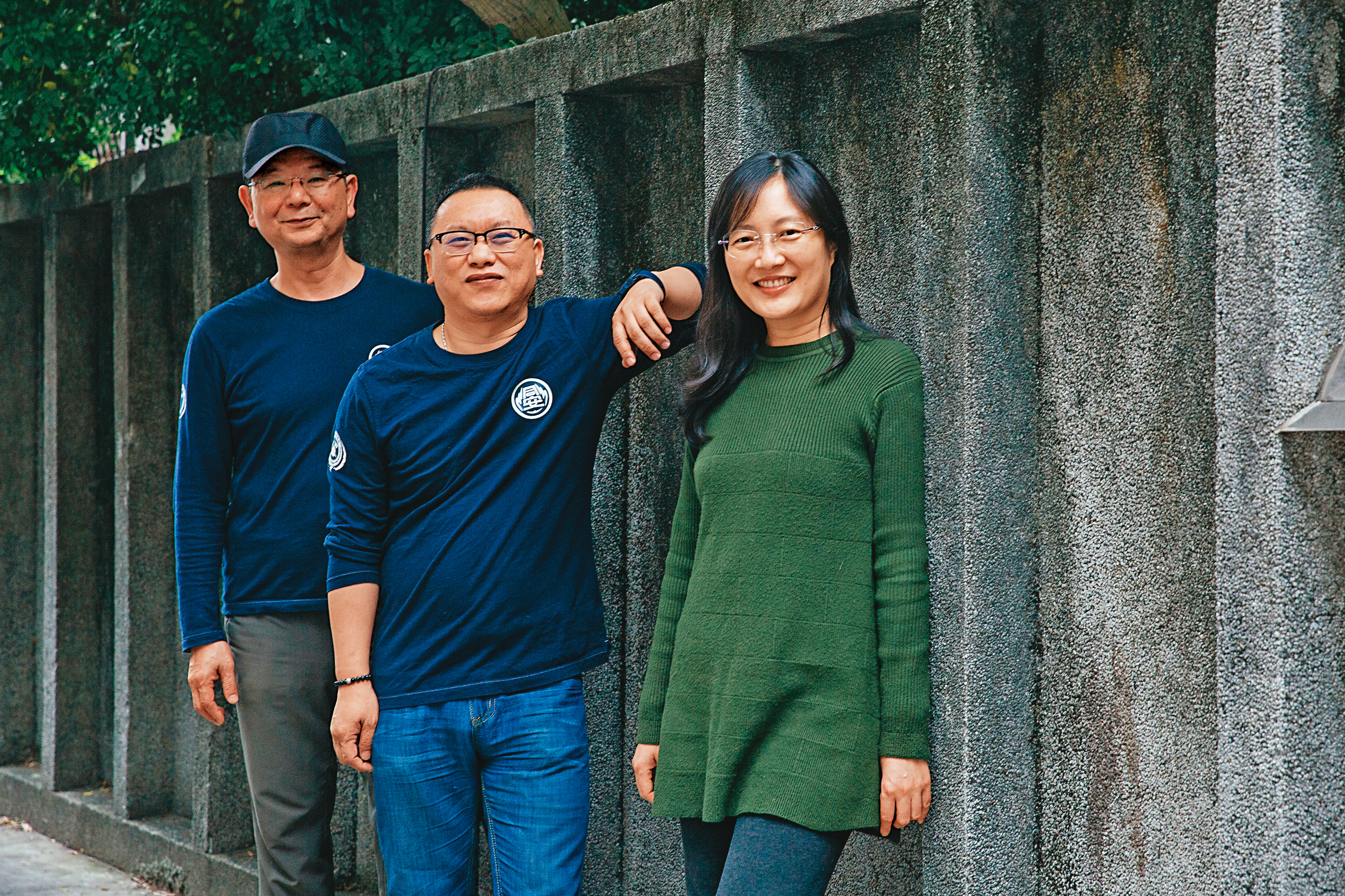 製作人李志薔(左)與導演蔡銀娟(右),力邀湯昇榮(中)加入《火神》擔任劇本顧問及製作人。