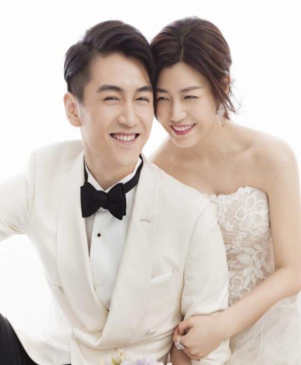 陳妍希(右)與陳曉(左)結婚5年,育有1子小星星。(網路圖片)
