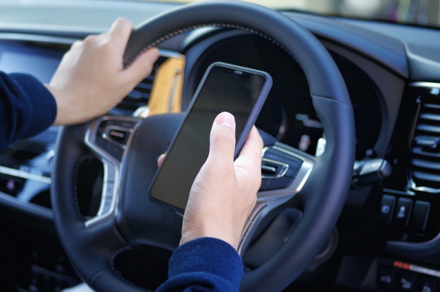 辛男回覆「你打他媽的電話」，被老師痛罵沒素質。（示意圖，photoAC）