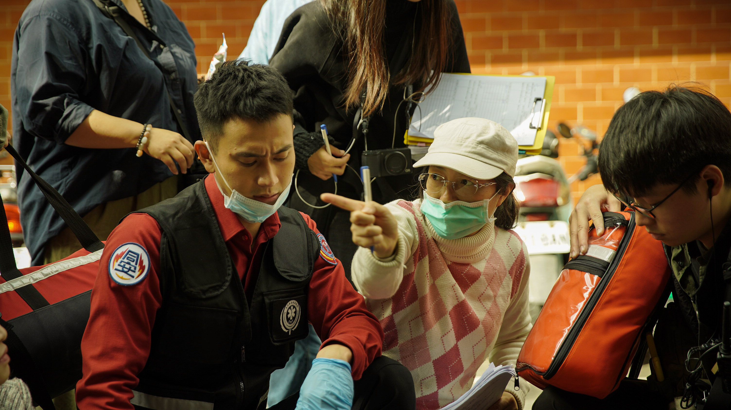 導演蔡銀娟在《火神的眼淚》拍攝現場。（公視、myVideo提供）