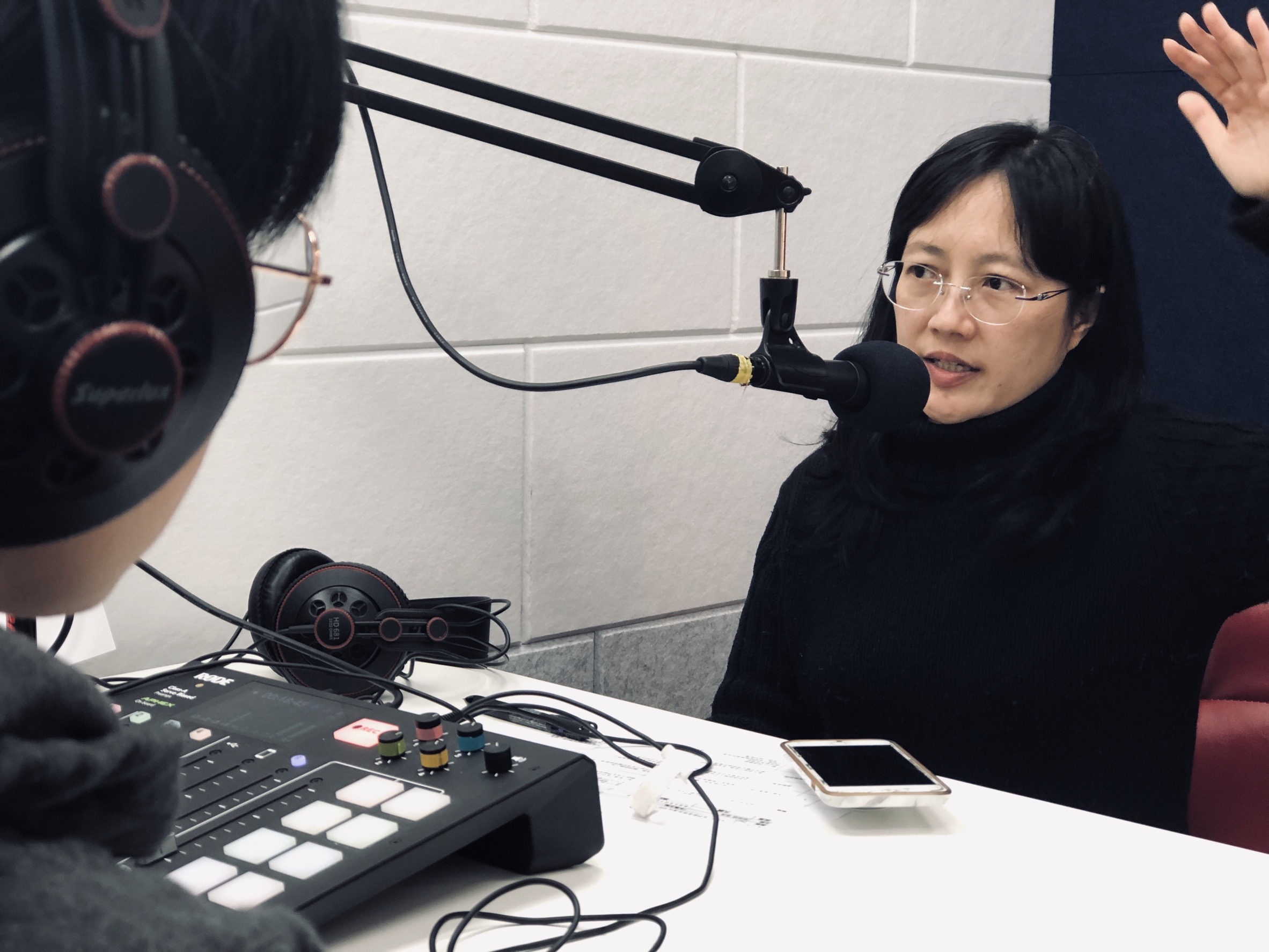 《火神的眼淚》導演蔡銀娟受知名音樂串流平台KKBOX邀請擔任Podcast《火神的眼淚Podcast特輯》主持人。（公視、myVideo提供）
