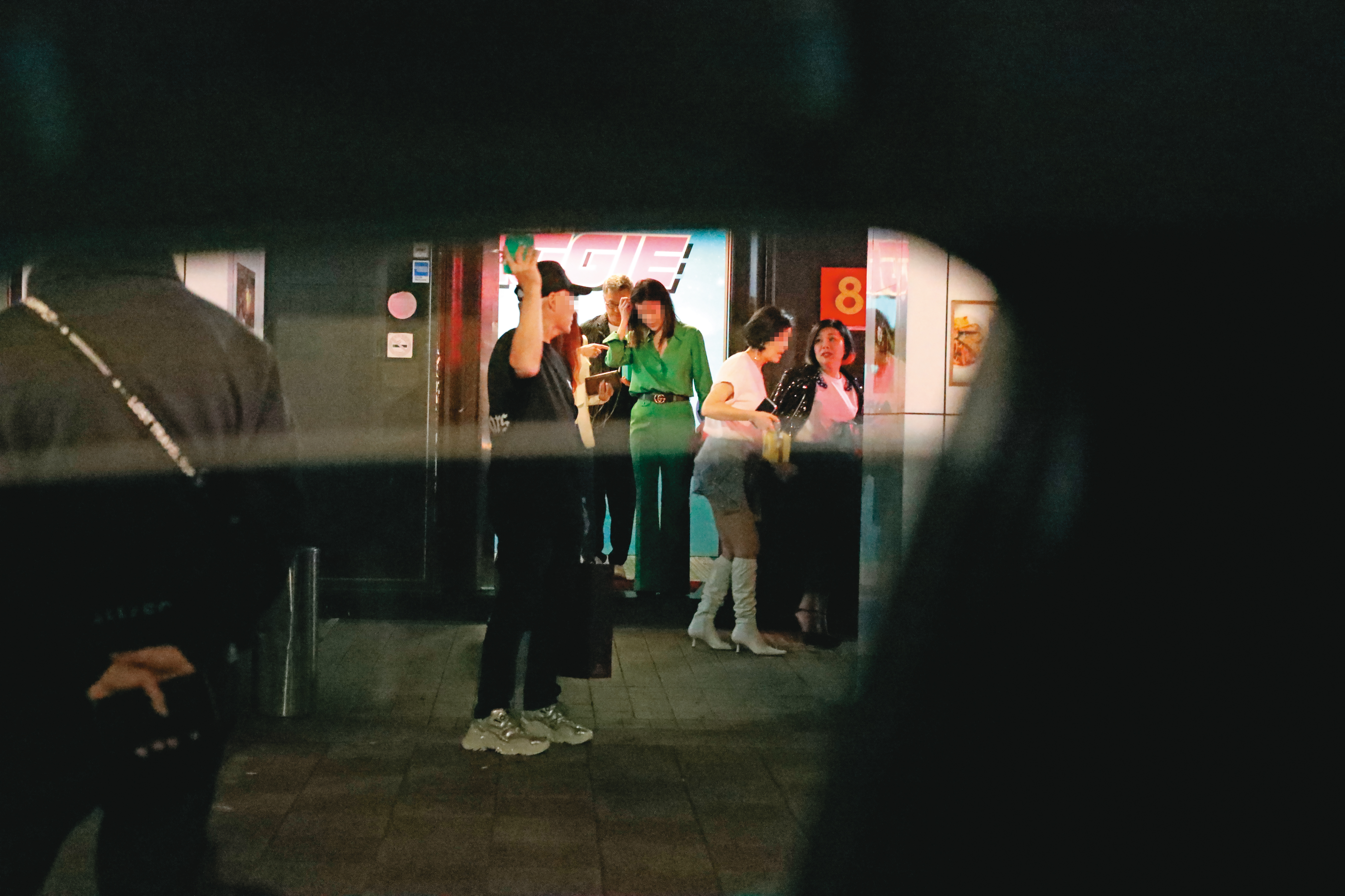 張清芳一頭俐落短髮出席，據悉她還獻唱〈天天年輕〉。