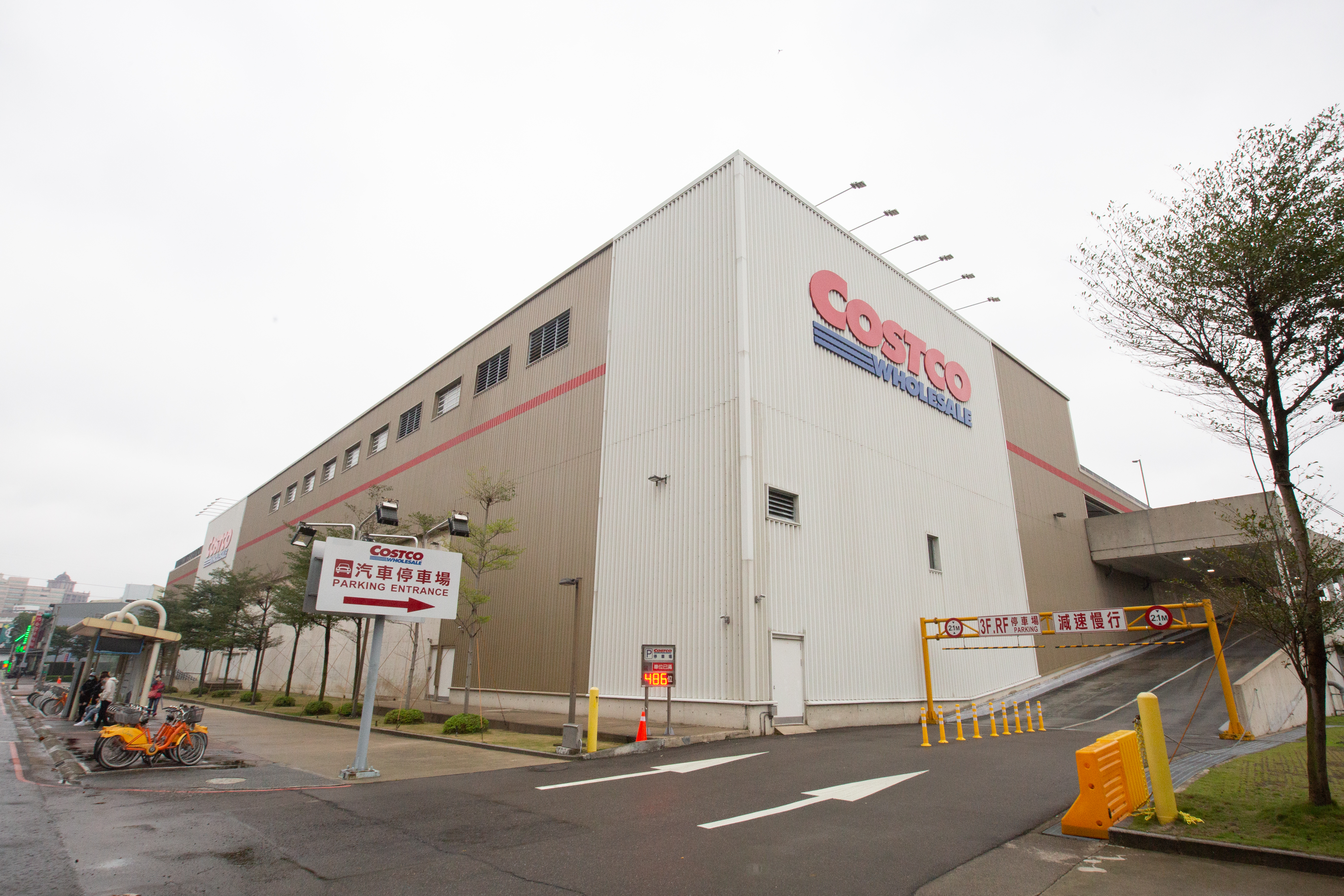 美式賣場好市多（Costco）因為商品種類眾多、CP值極高深受國人喜愛。（資料照）