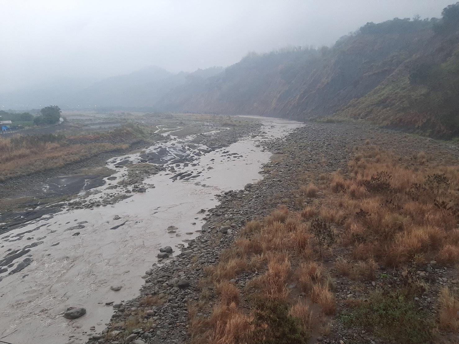 高雄今(24)日傍晚5時降下甘霖,其中杉林、甲仙2區雨量已達大雨等級。(翻攝陳其邁臉書)