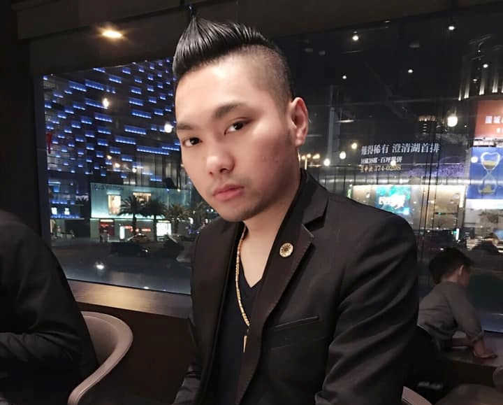 直播主連千毅痛批何姓柔道教練沒人性，表示願意幫助男童家人付醫藥費。（翻攝自連千毅臉書）