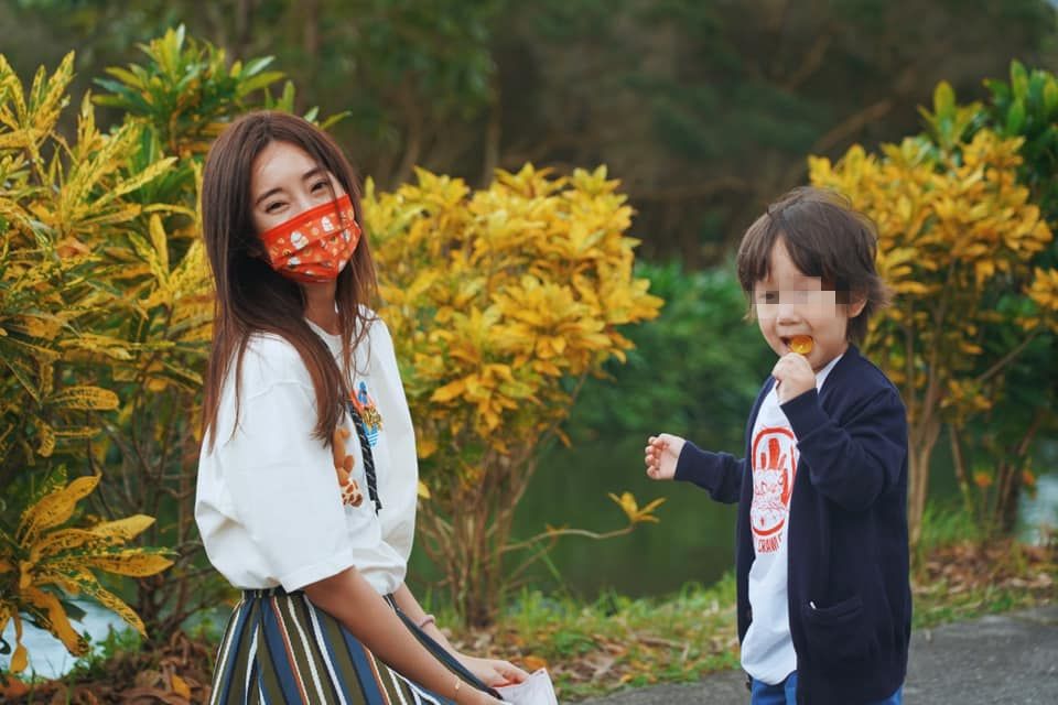 隋棠（左）的小兒子奧里是個老成寶寶。（翻攝隋棠臉書）