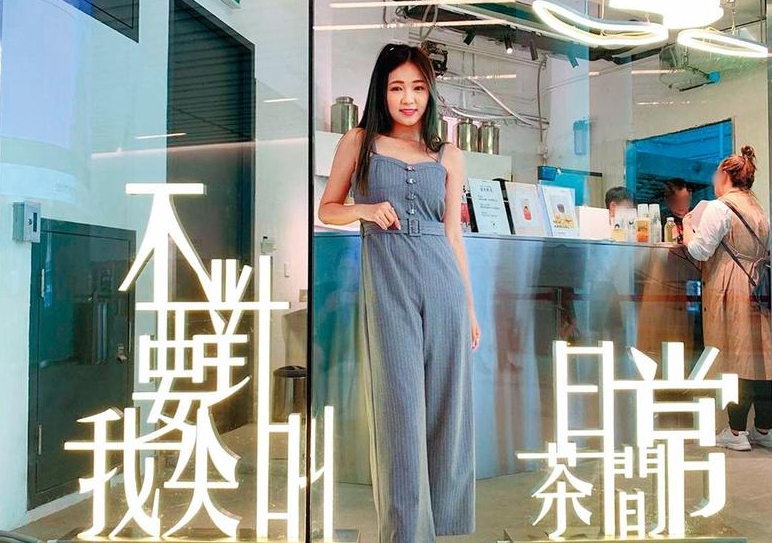 ㄚ頭成立的手搖飲品牌「不要對我尖叫」，今被台北市政府衛生局抽查出台北中山店的「乾燥玫瑰花瓣」檢出殘留農藥不符規定。（翻攝自ㄚ頭IG）