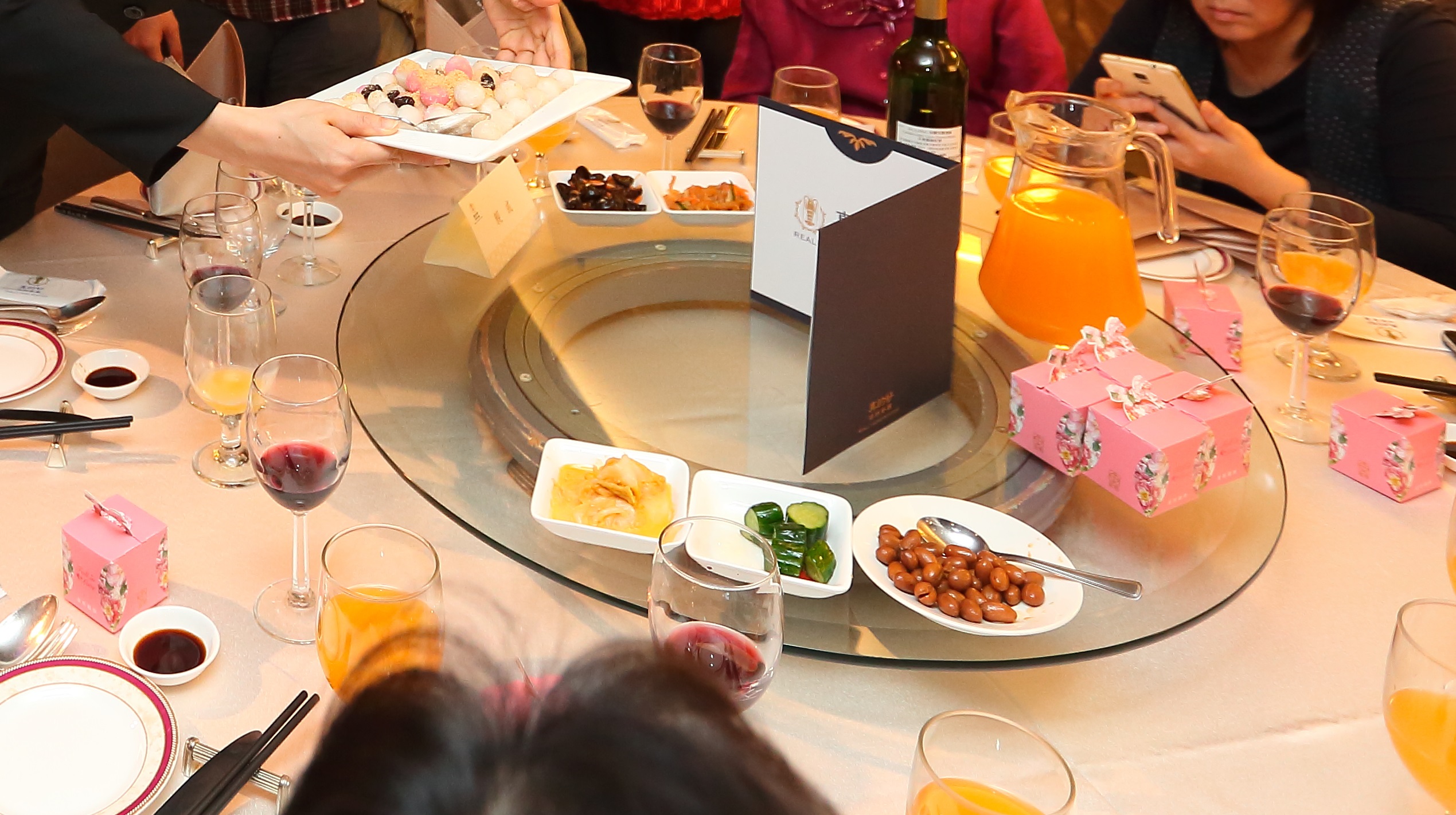 一名網友日前發文詢問「喜酒出現哪一道會覺得自己紅包浪費了？」，引發熱烈討論。圖為示意圖。（本刊資料照）