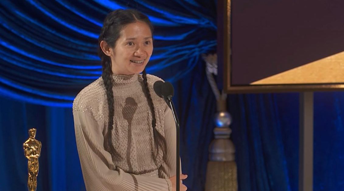 趙婷以《遊牧人生》獲得最佳導演獎，成為今年奧斯卡最大贏家。（翻攝FilmstoFilms_推特）