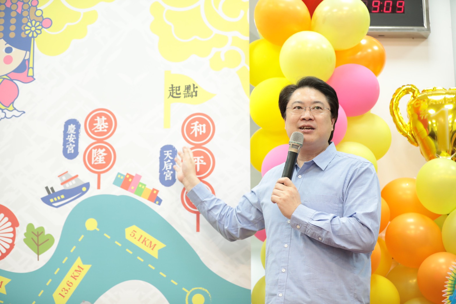林右昌說,除了揮汗踩鐵馬,沿途的美景、美食也不容錯過。(基隆市政府提供)