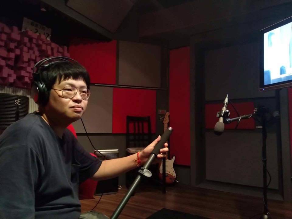 導演需要製片在一旁擔任定錨的角色，才有辦法兼顧創作自由，圖為怪咖系列紀錄片《尼泊爾布思議》導演姚登元。（車庫娛樂提供）
