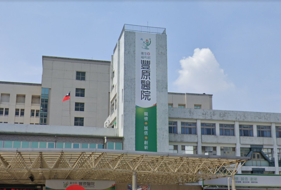 7歲男童現由衛生福利部豐原醫院收治，叔叔透露男童的狀況好轉，且「每天都有進步一些」。（翻攝自Google地圖）