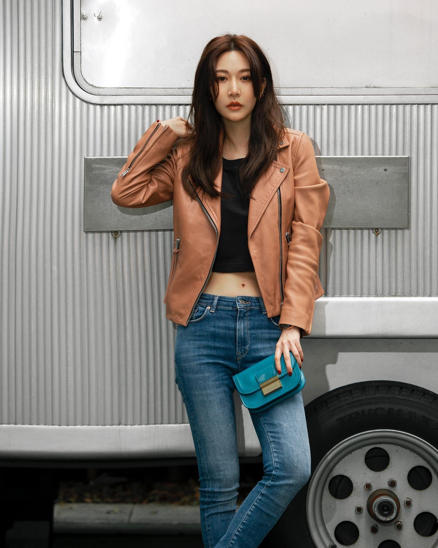 曾莞婷前幾年曾被本刊直擊和男友在車上親親交纏半小時。（翻攝自曾莞婷臉書）