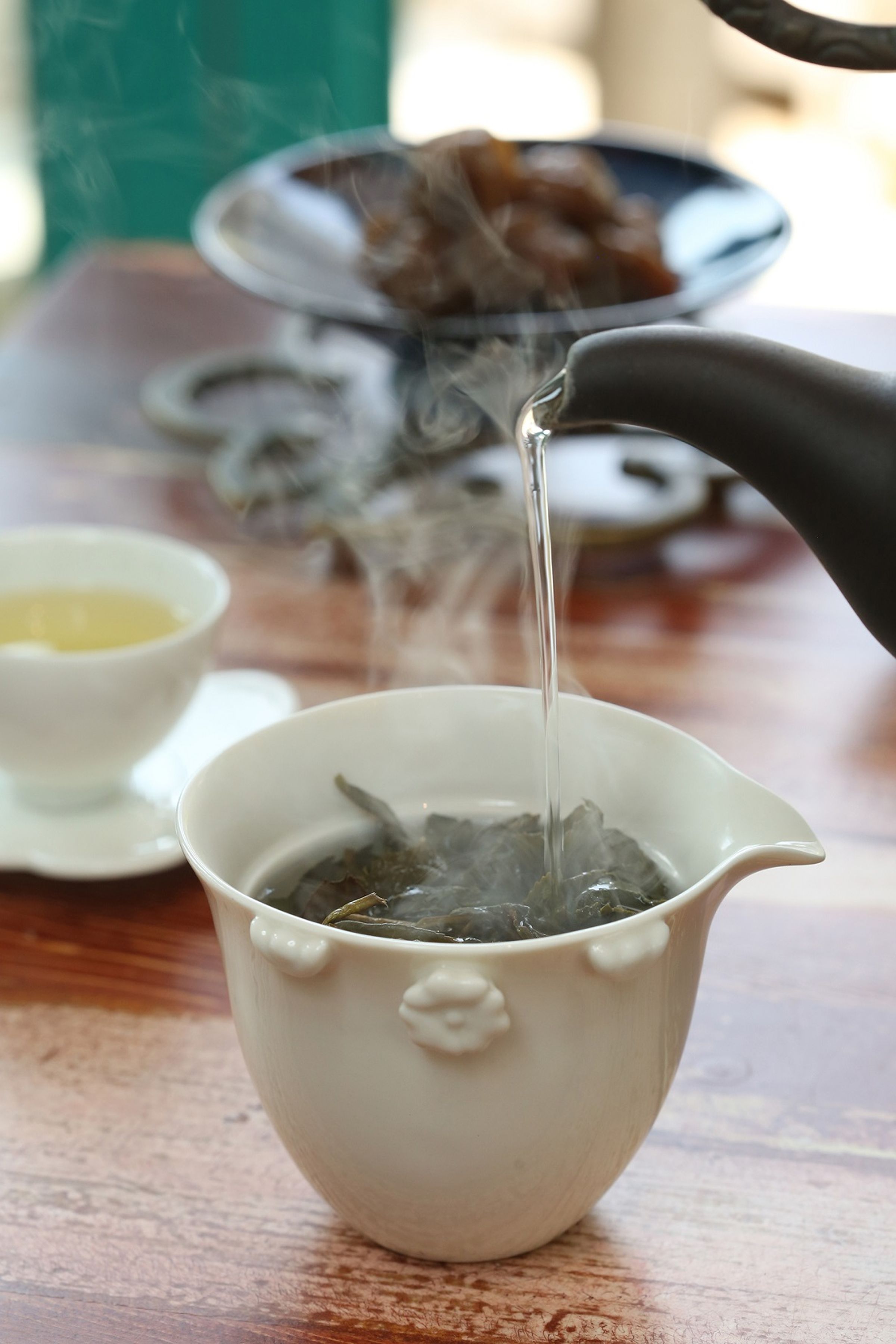 自在沏壺好茶，在「八角屋」慢享九份時光。