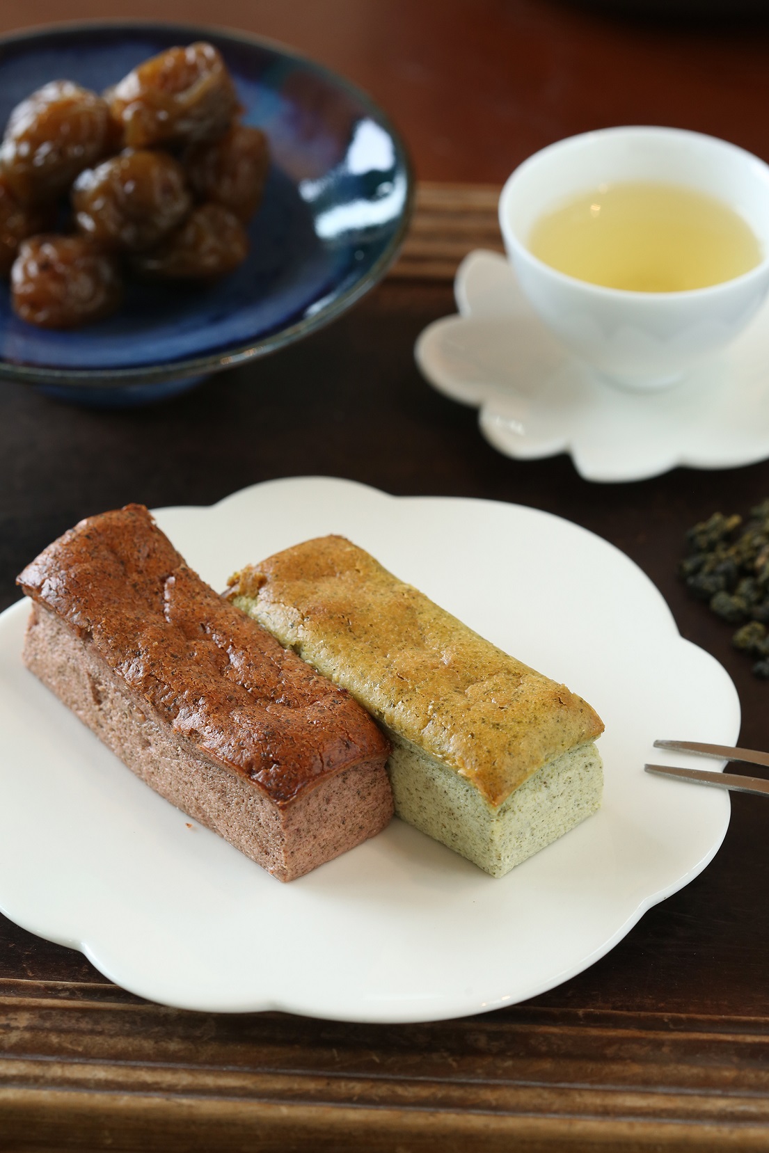帶有烏龍及紅茶香的「雙拼起司蛋糕」。（120元／份）