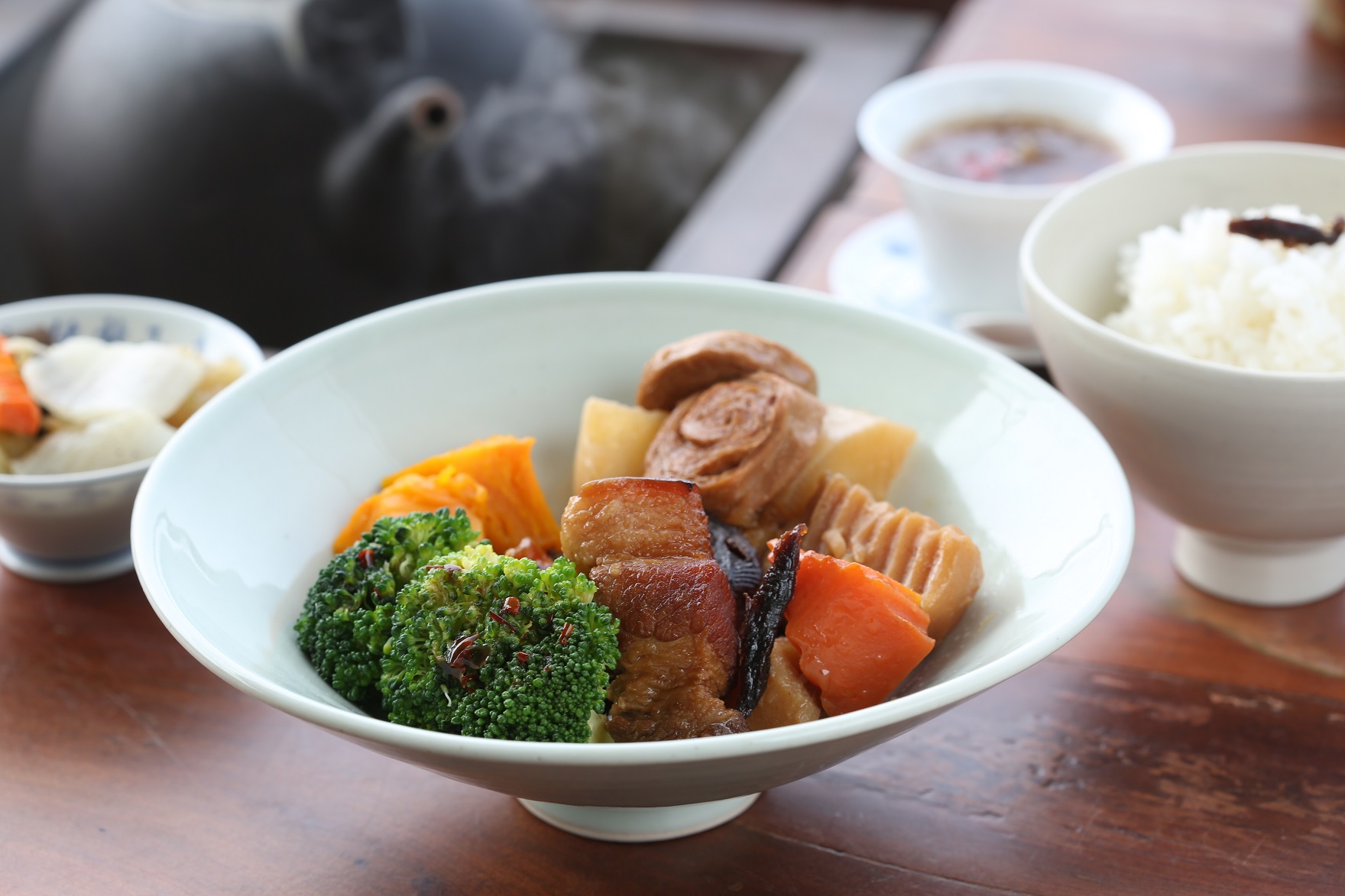 以主人特別珍藏老菜脯料理的「老菜脯控肉」。（360元／份）