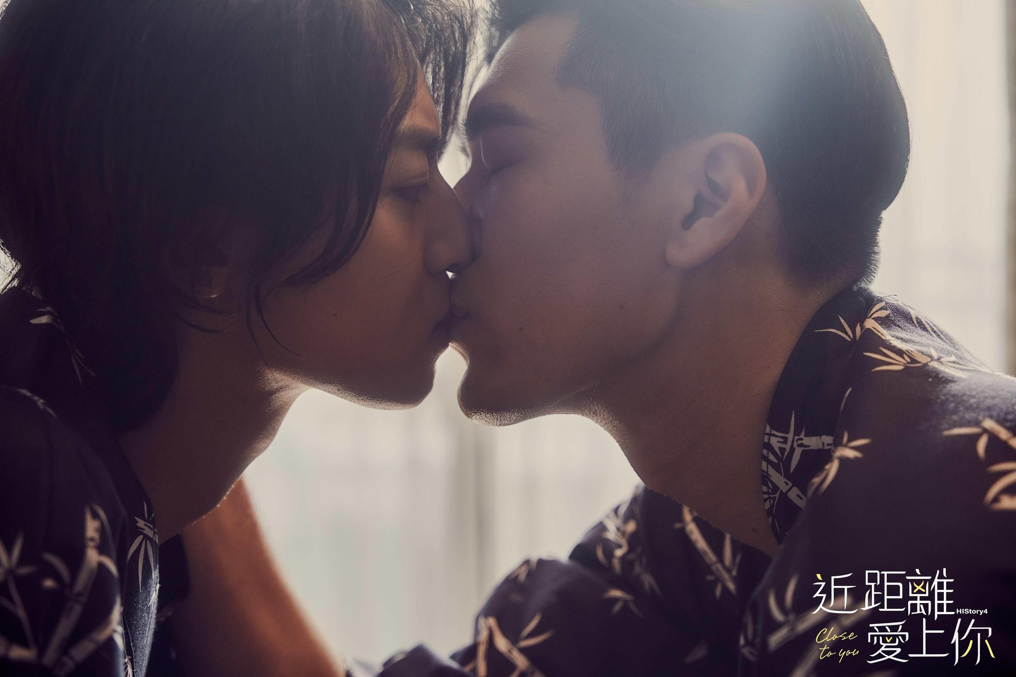 《HIStory4-近距離愛上你》涂善存劇中大膽舔吻陳立安告白。（LINE TV提供）