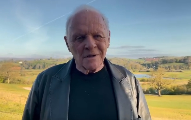 安東尼霍普金斯以《父親》再度稱帝,他發表感言時感嘆查維克太早離開大家。(翻攝自@anthonyhopkins Instagram)