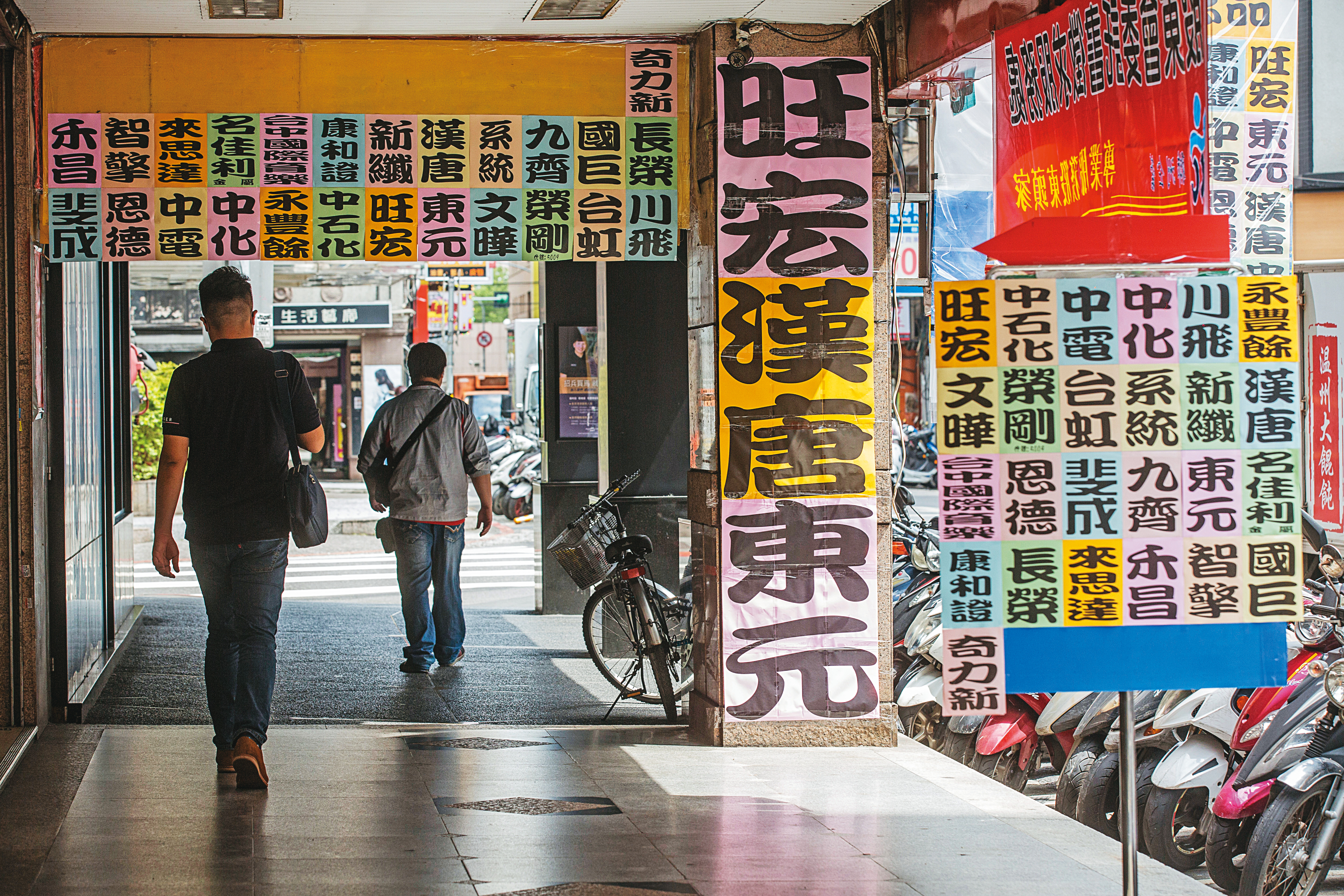 李惠文已簽下3大委託書通路商，市場推估她可掌握4成股權。