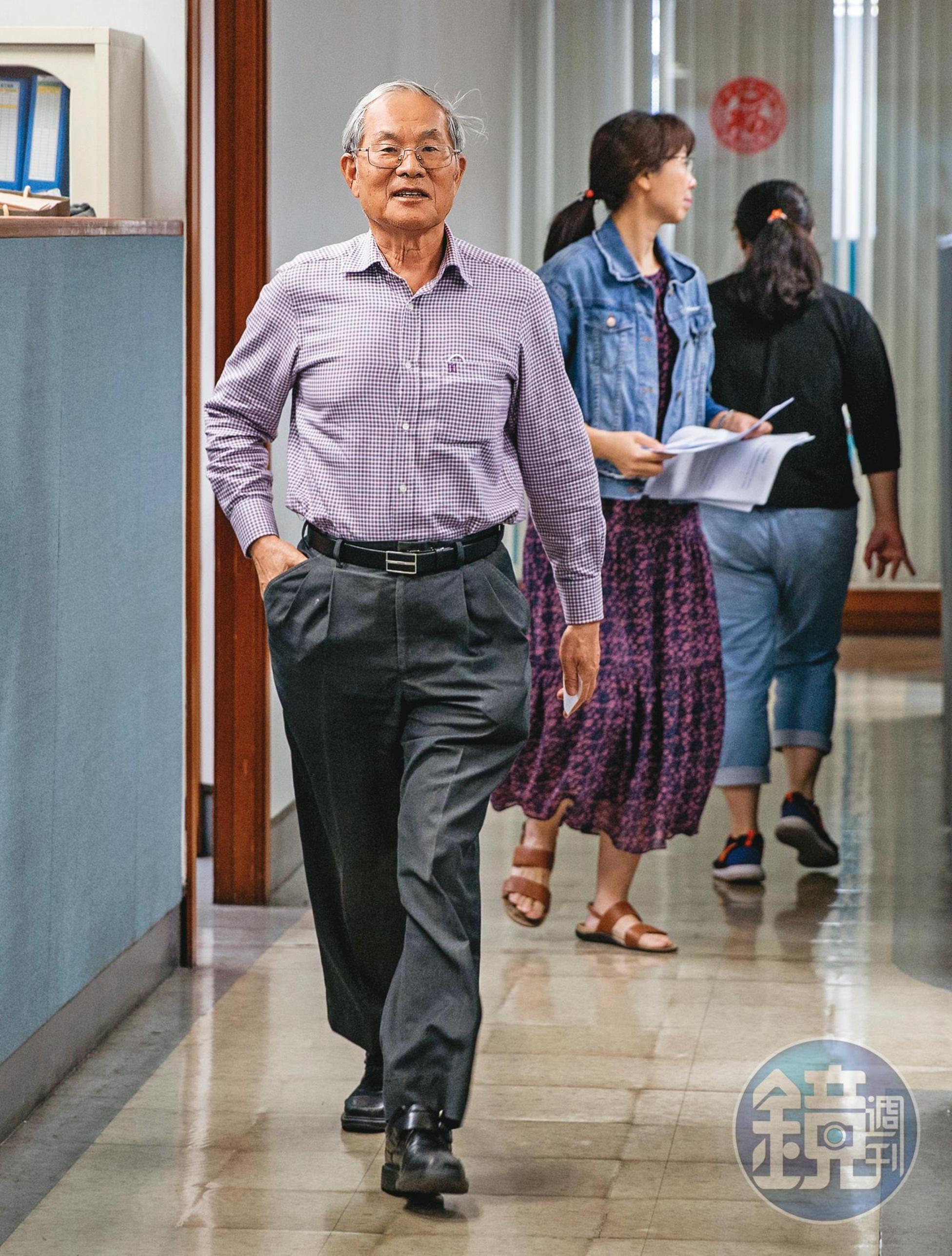 漢唐董座陳朝水（左）選前表態，若失去經營權就要和總經理一同退休。