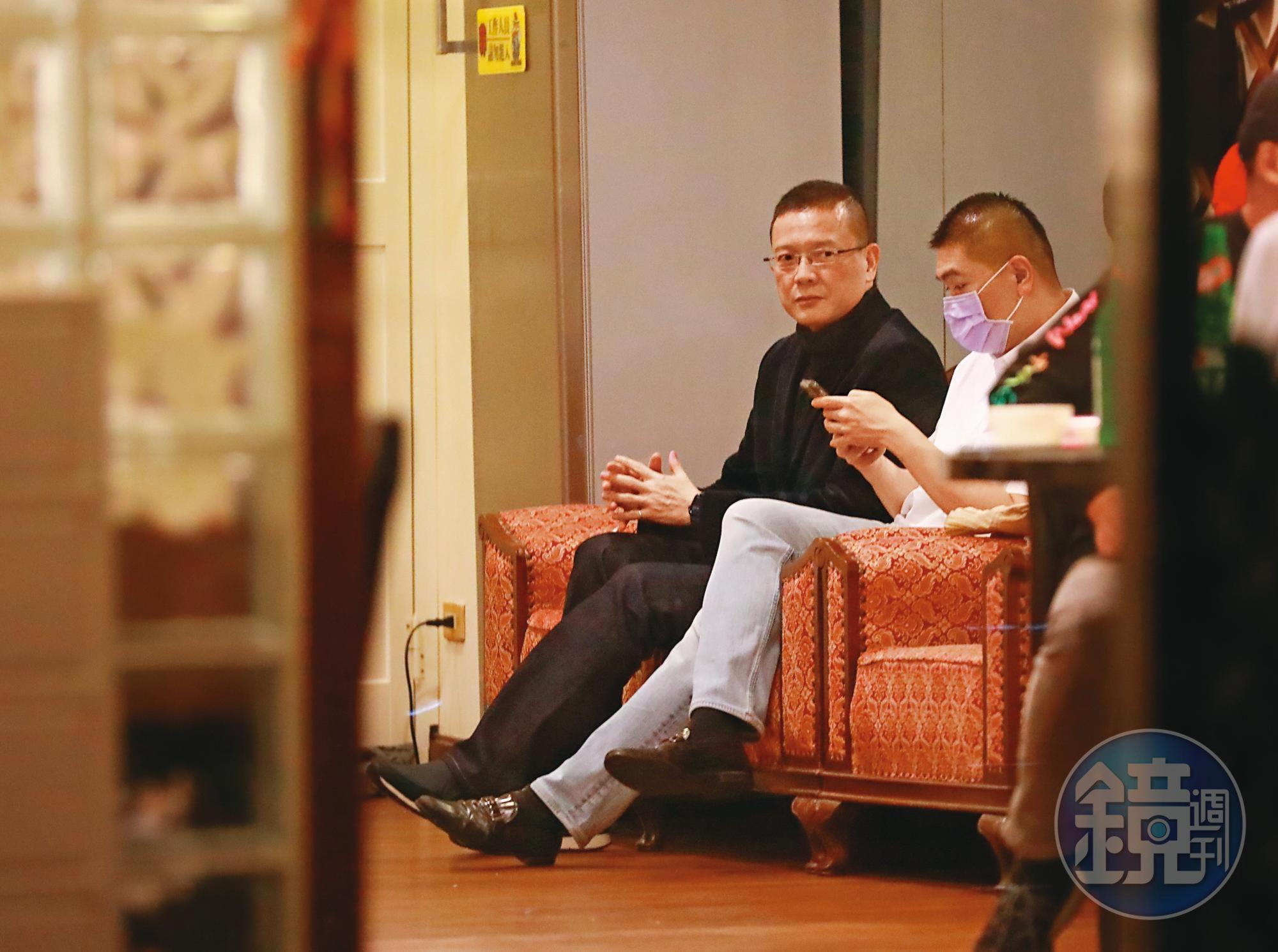 本刊直擊,6日餐會上除了謝國樑(左2)外,還有挺韓大將、前立委孫大千(左1)也到場。