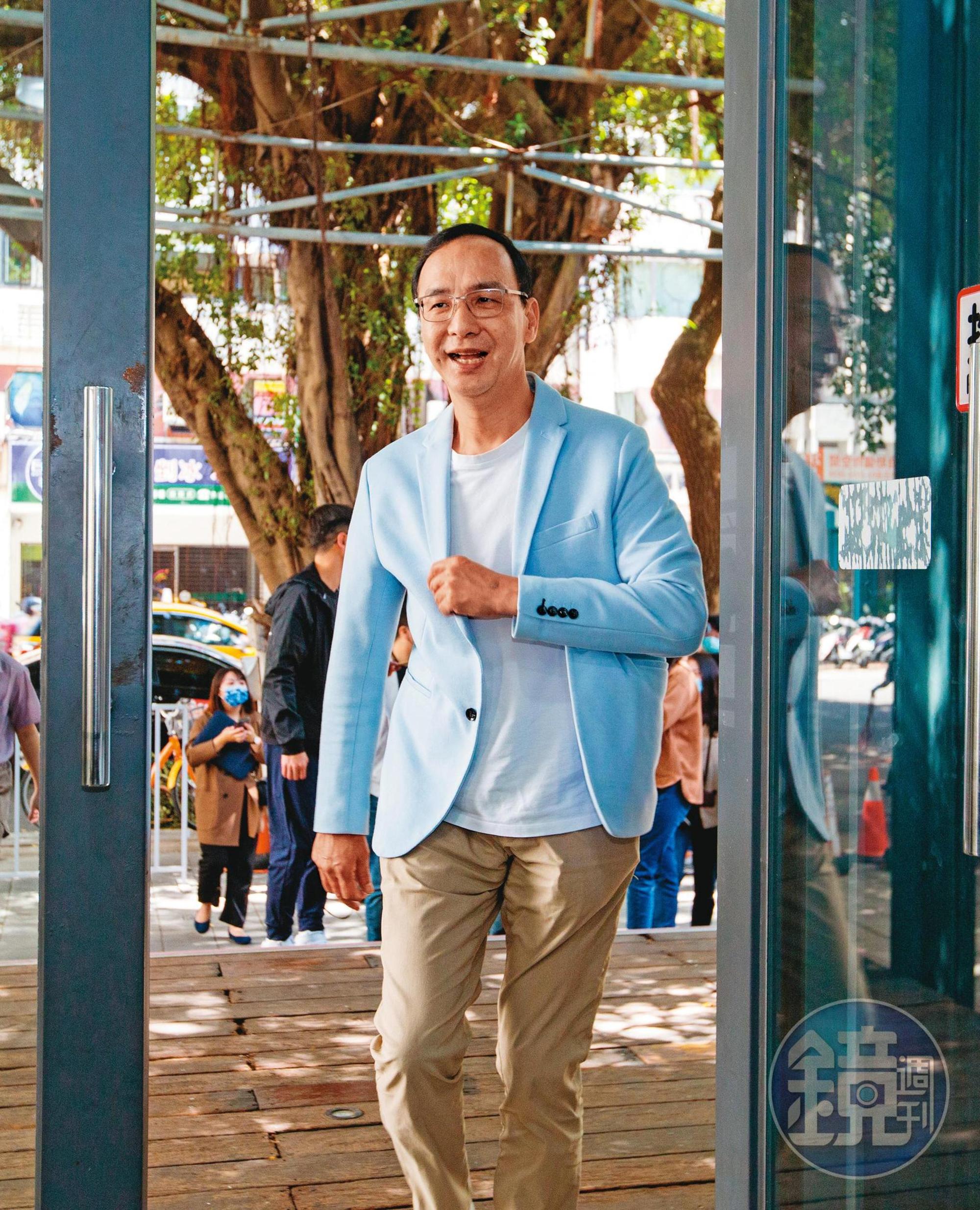 挺韓人士認為,即便韓國瑜尚未表態是否參選黨魁,他在黨內的聲量仍高於朱立倫(圖)等人。