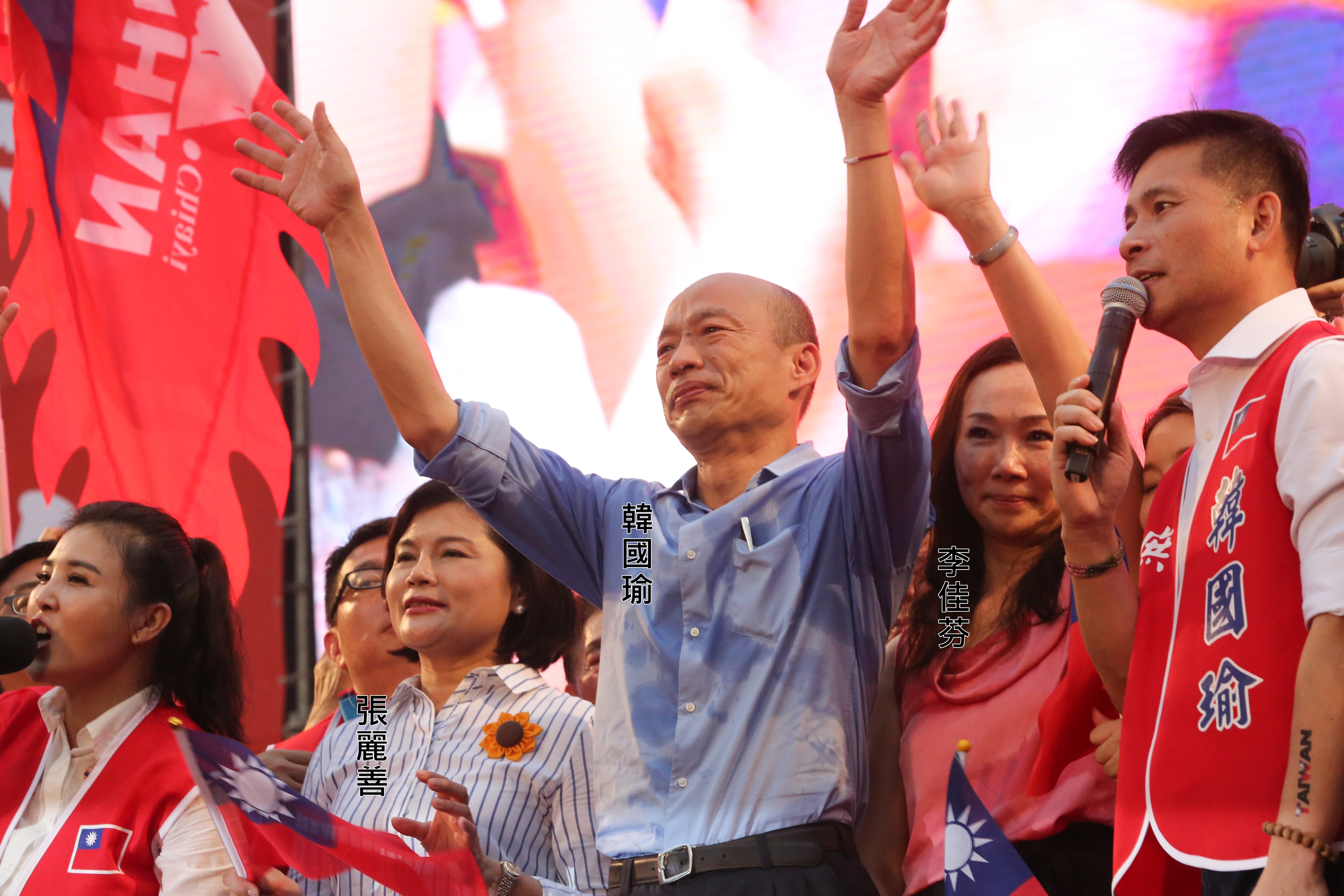 韓國瑜近日開始走訪地方並拜會昔日戰友，未料地方派系對是否挺韓選主席，態度保留。圖為2019年6月韓國瑜在凱道造勢。（本刊資料照）