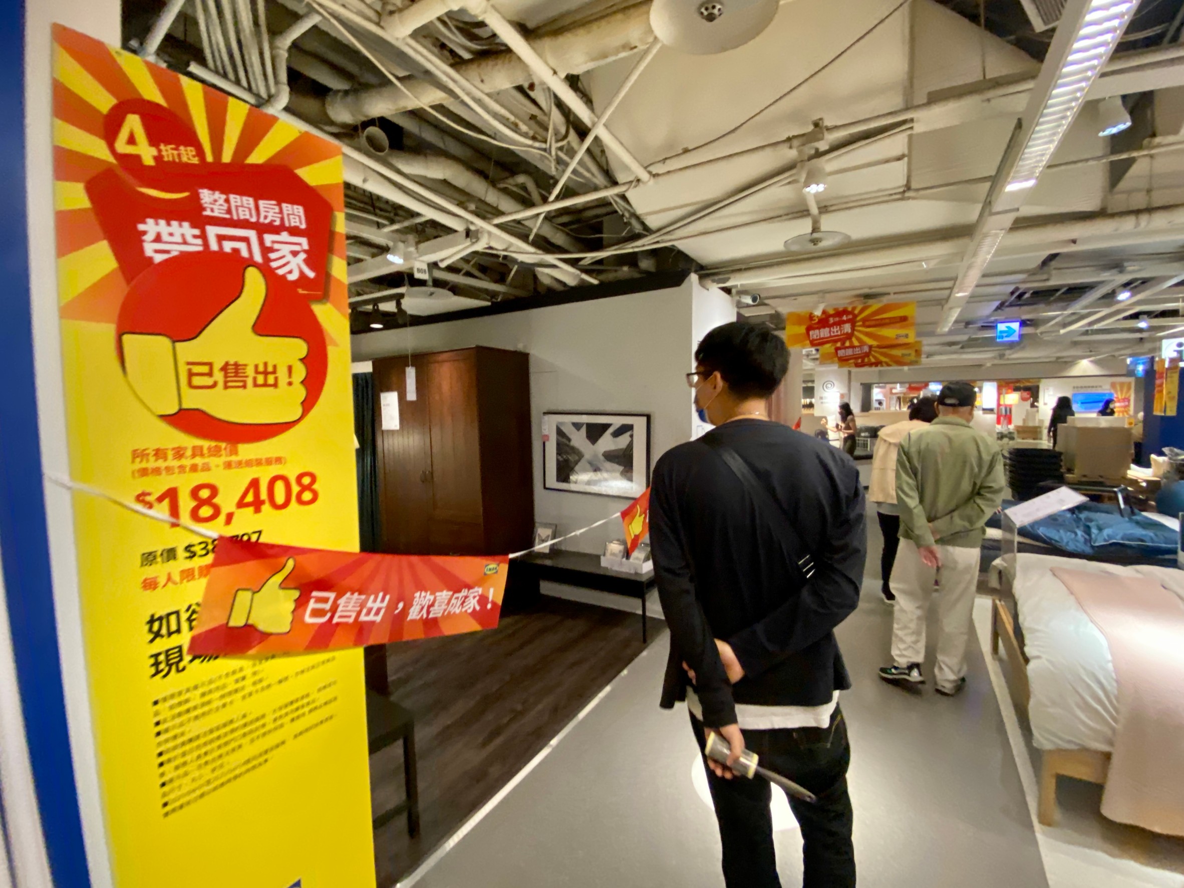 IKEA敦北店的出清商品迅速被一掃而空，今（26日）正式吹熄燈號。