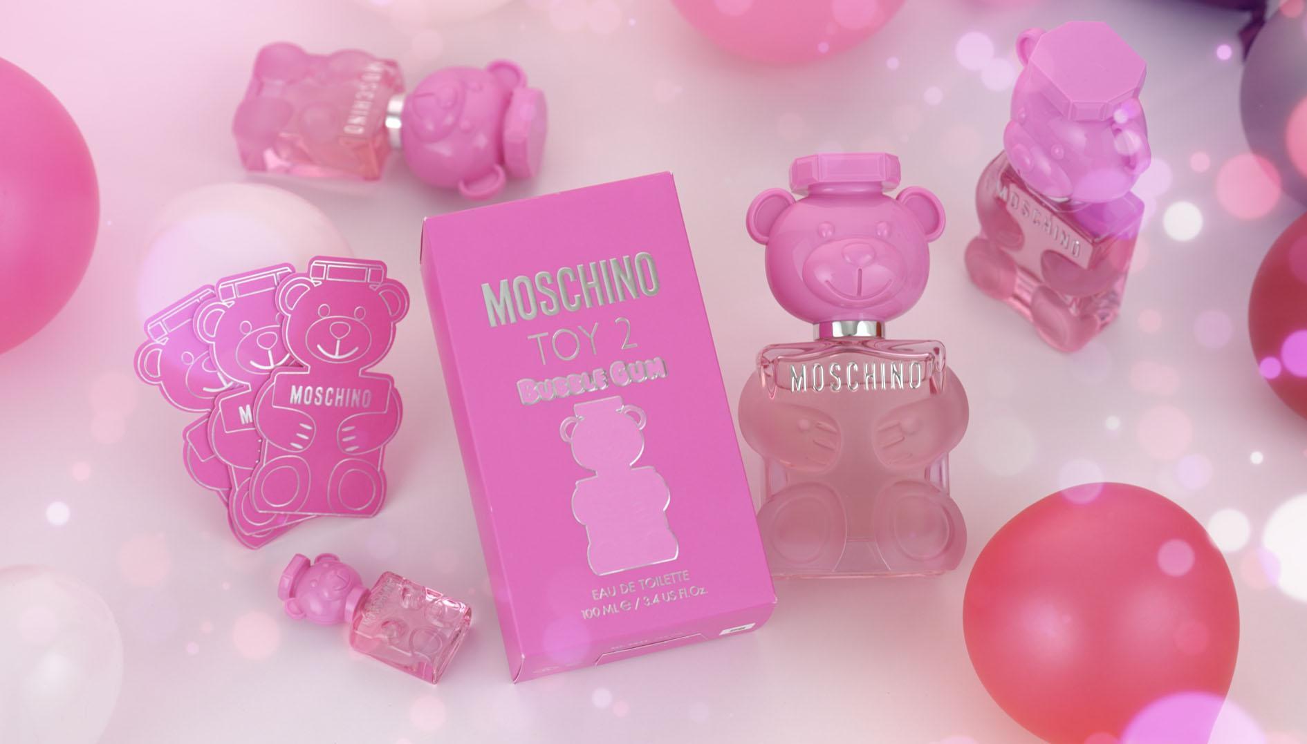 MOSCHINO泡泡熊女性淡香水將甜蜜香水載入指標性的泰迪熊瓶身中，不僅是指標性的話題延續，而是創造更為新潮的香水創作。