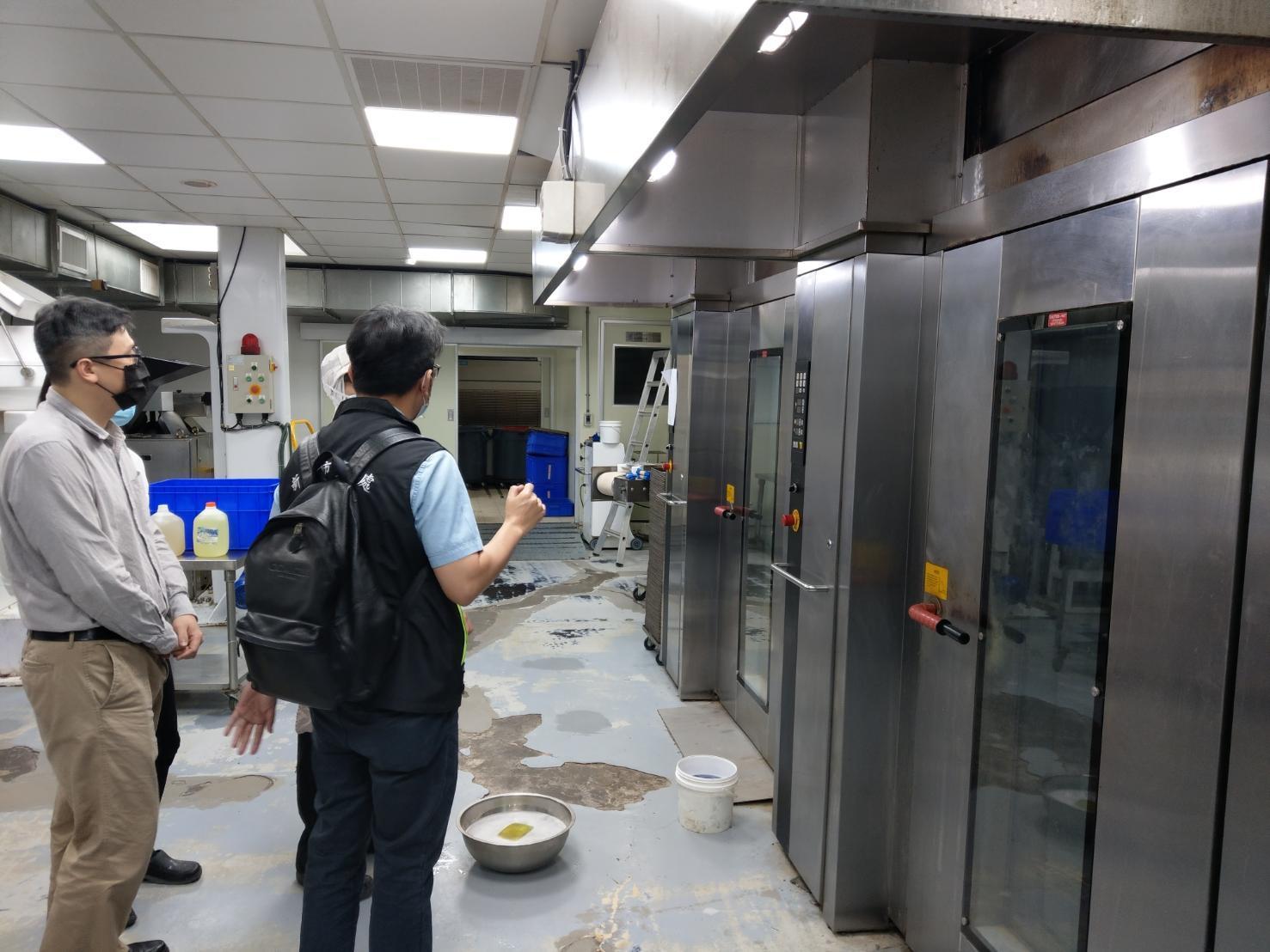 路易莎咖啡22日傳出8名勞工一氧化碳中毒意外，新北市勞檢處進行2度勞檢。（新北市勞工局提供）