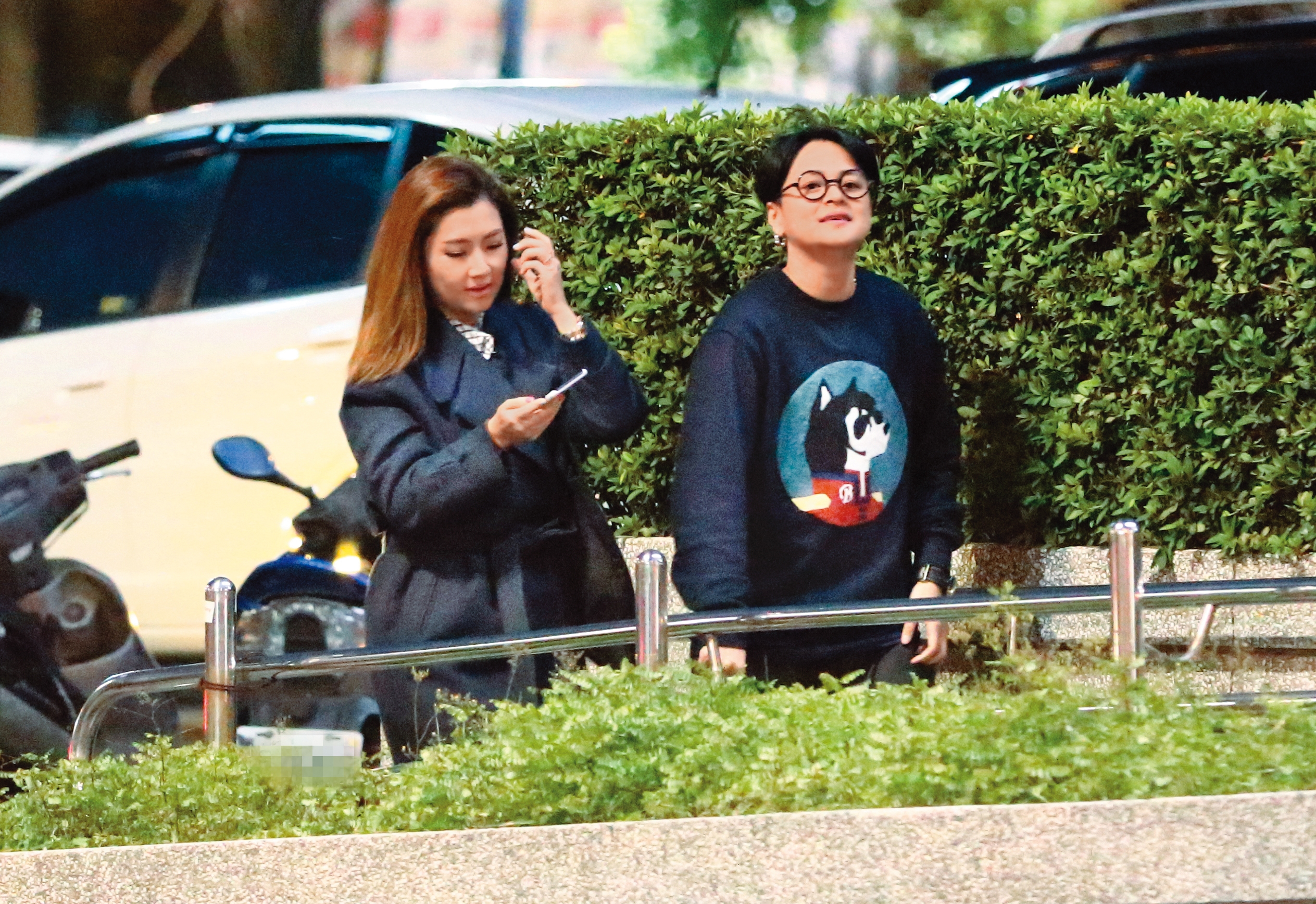 Selina(左)與前經紀人余婕(右)的感情,好到連同事都很關注。