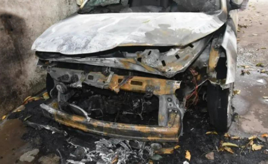 一名10歲中國大陸男童為求刺激，一連放火燒4台車。（翻攝自中華網新聞）