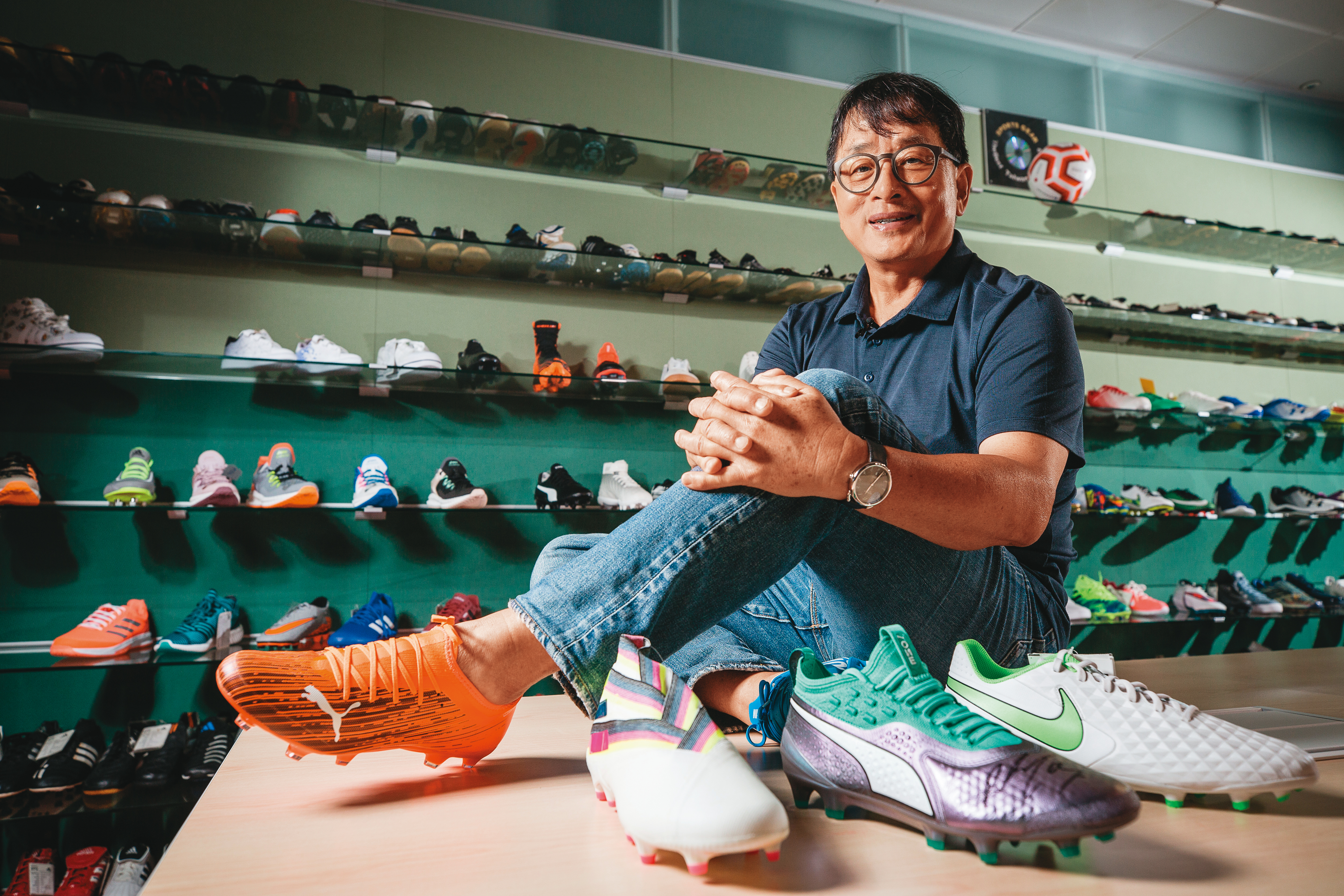 陳維家29年前創志強國際，專攻高門檻足球鞋，全球前3大品牌皆交由他代工生產，穩居足球鞋王，去年營收135億元。
