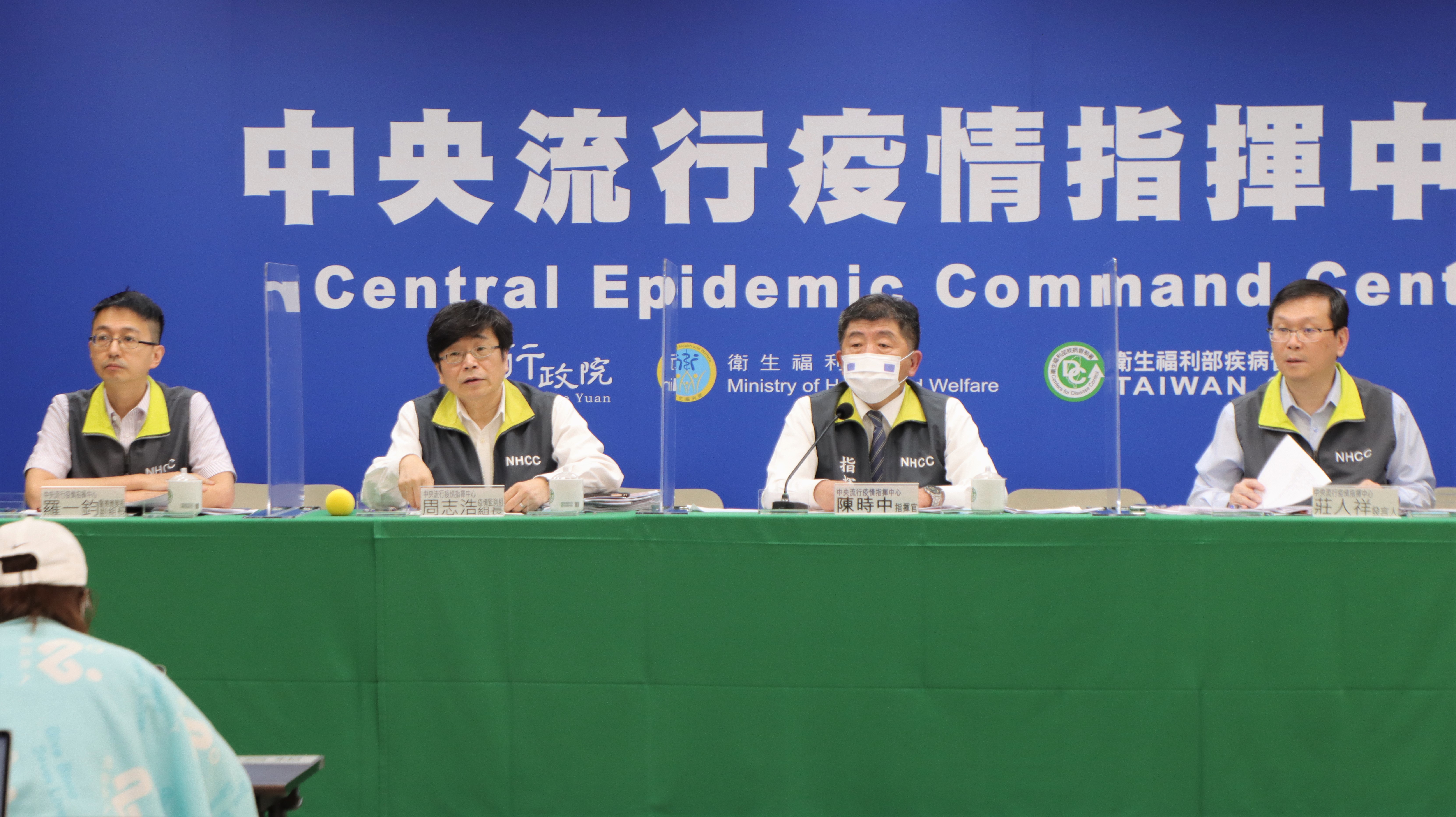 相較公費疫苗接種速度緩慢，自費疫苗估計再2天就會達到首批釋出的1萬劑。（指揮中心提供）