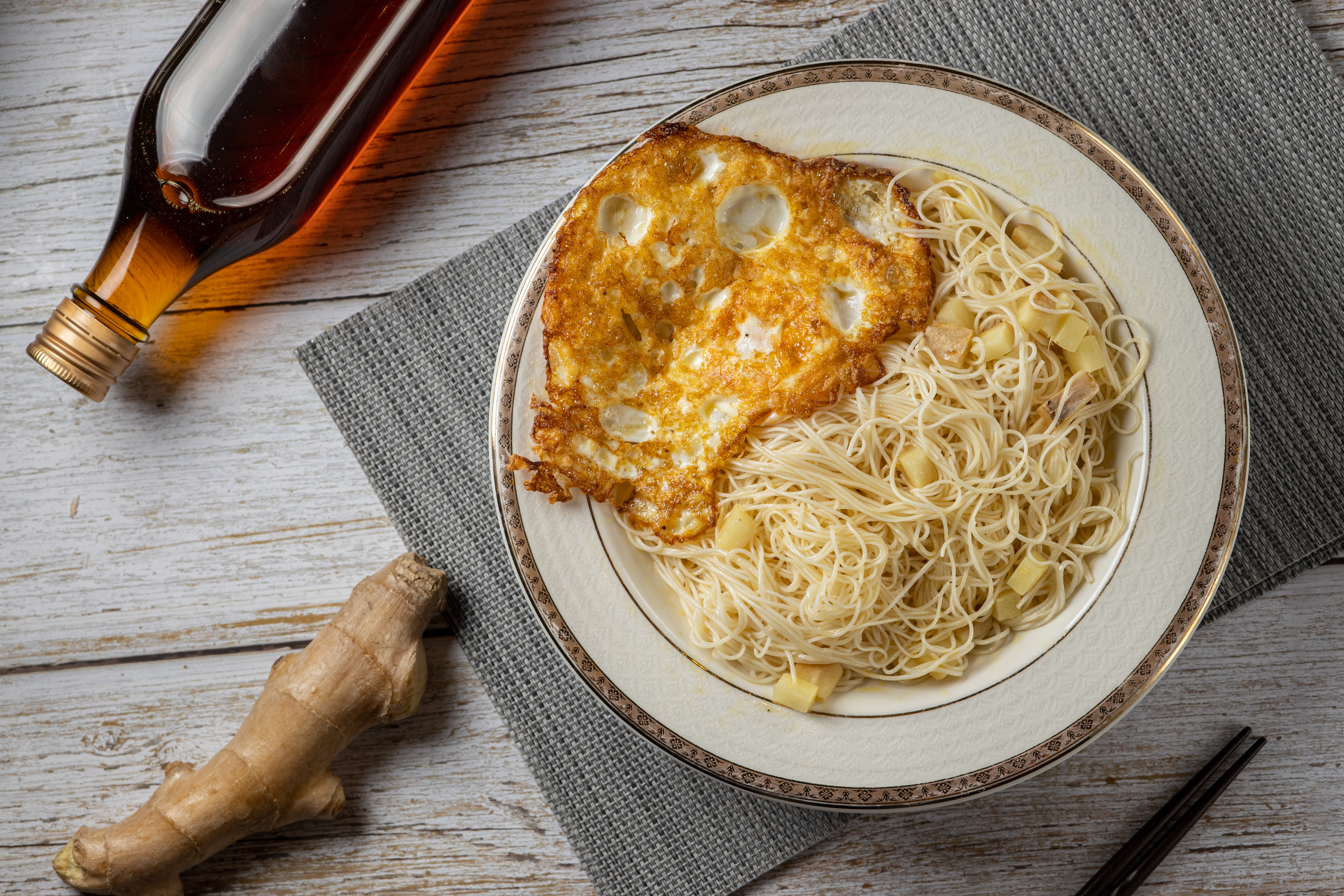 「苦茶油陽光麵線」是來自屏東潮州的台灣好基金會董事長柯文昌的早餐食譜，很簡單，很溫暖。