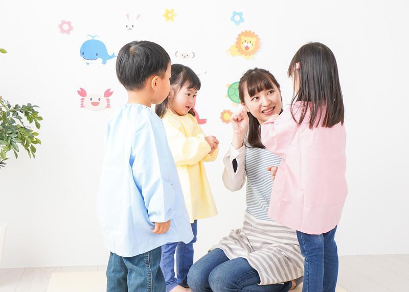 讀幼兒園的女兒請小男孩幫忙擦屁股,引發父親生氣想找老師理論。(示意圖非當事人,東方IC)