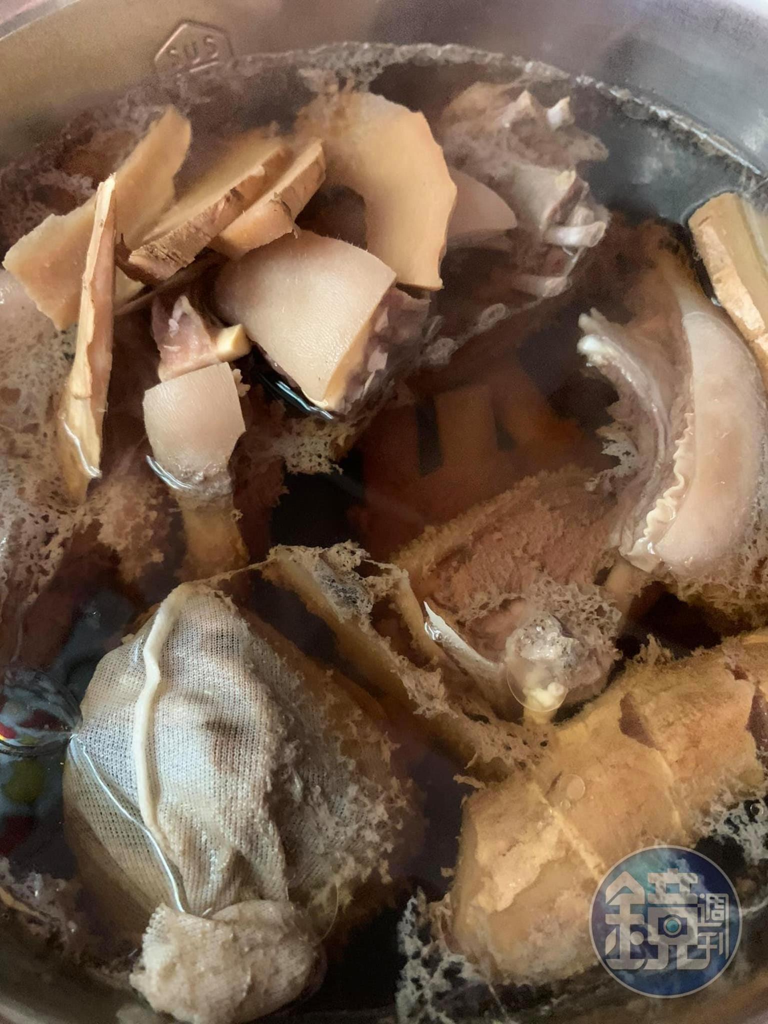 清蒸後的羊肉湯。