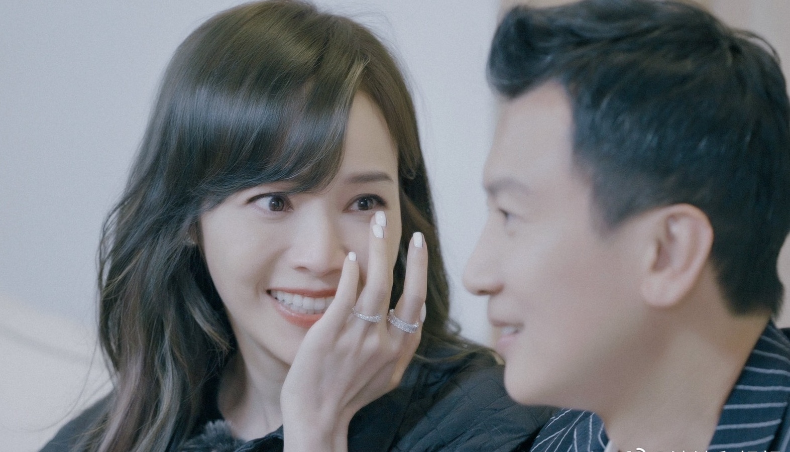 侯佩岑大器回應酸民的批評，表示「我的假是我的真實」，老公黃伯俊也出面力挺妻子的表現。（翻攝自《婆婆和媽媽2》微博）