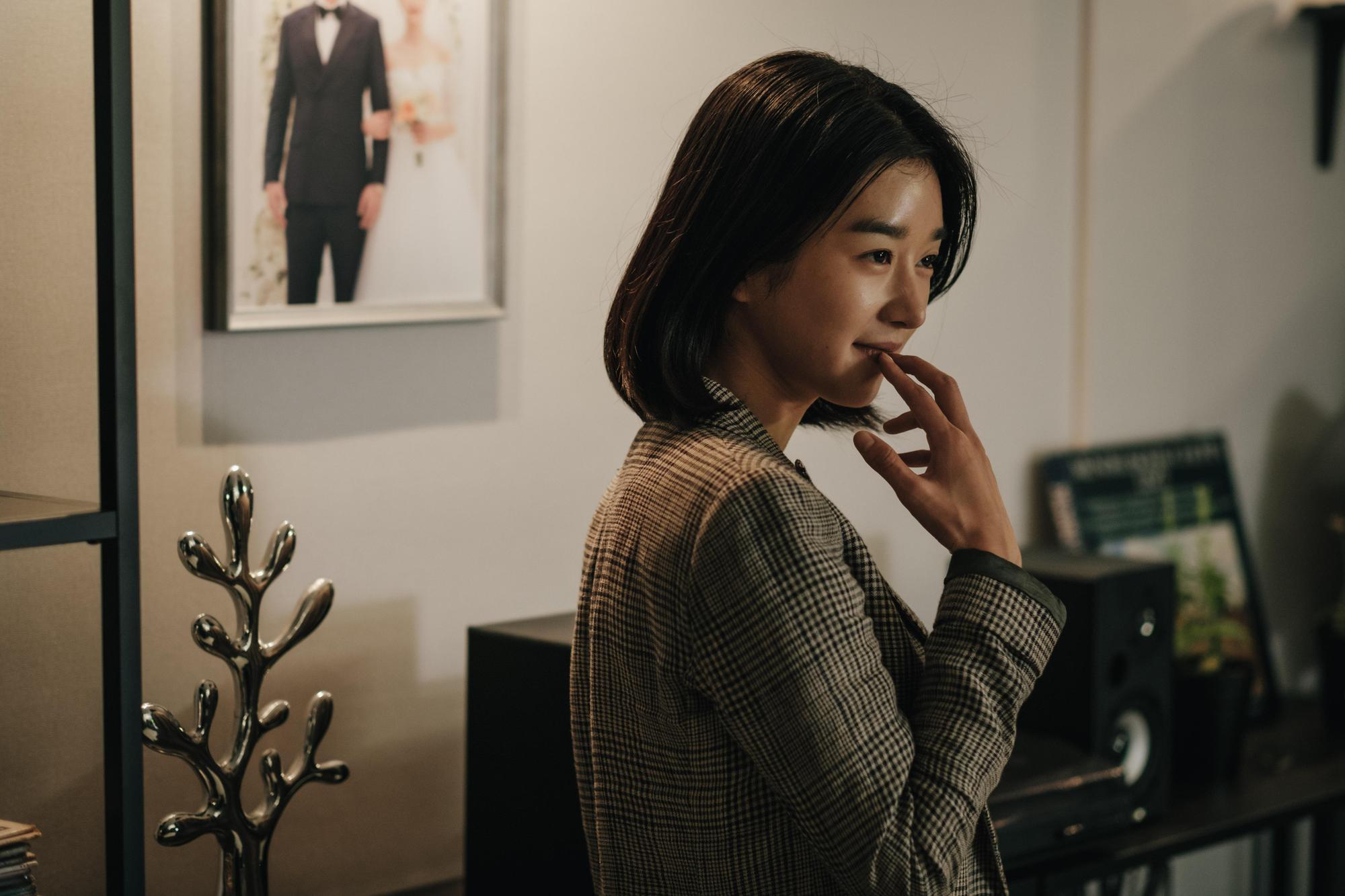 徐睿知在新片《迴憶》中飾演因意外喪失記憶的女性,精湛演出讓導演讚嘆不已。(甲上娛樂提供)