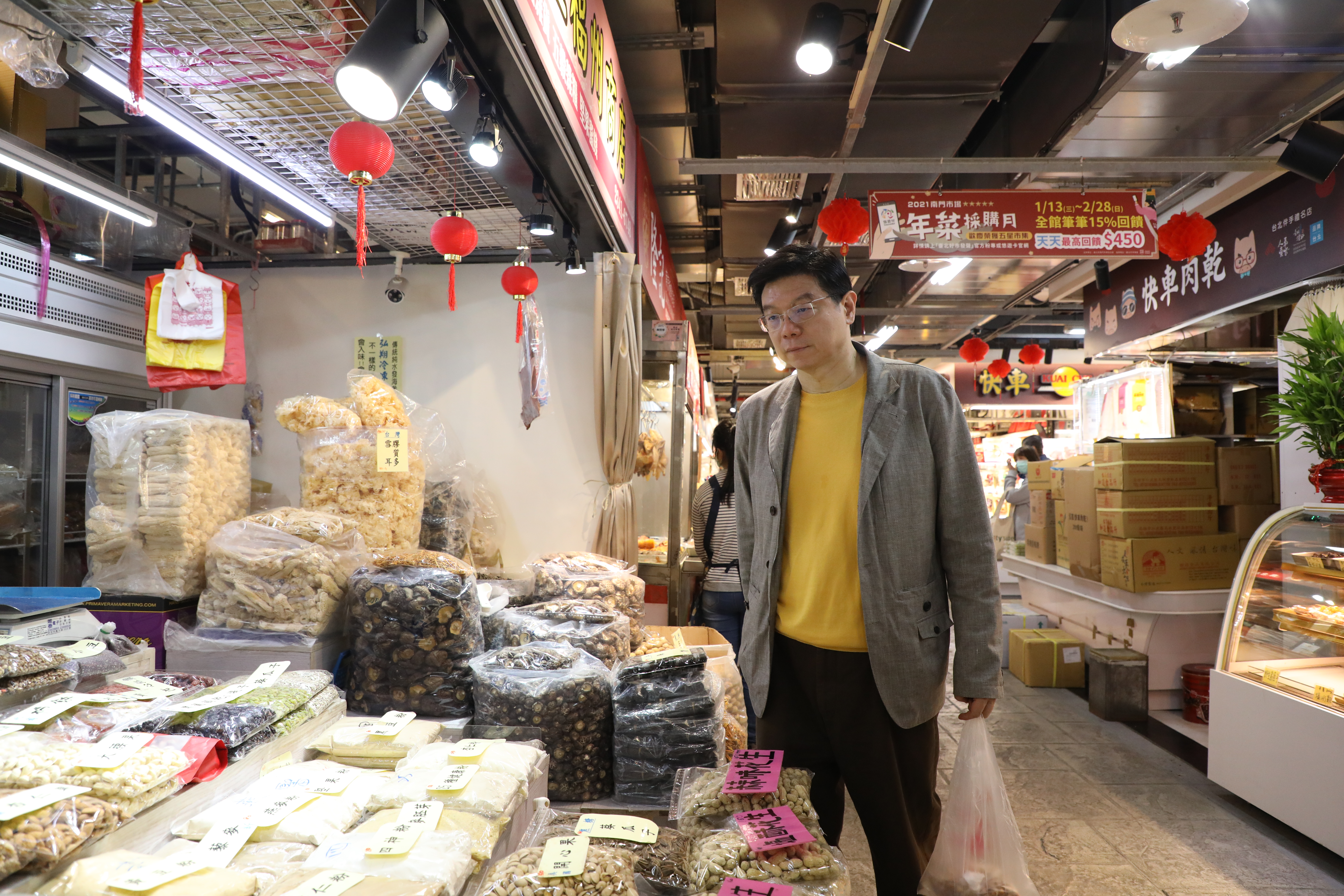 《鏡週刊》社長裴偉每個週末都在家下廚，烹調記憶中的滋味，現在也公開他的廚房筆記。