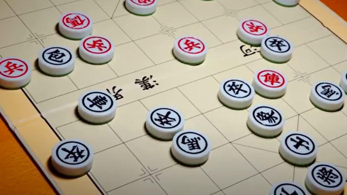 一名下屬收到主管的私訊，一打開竟是一張「象棋殘局圖」，讓他相當困惑。（示意圖，本刊資料照）