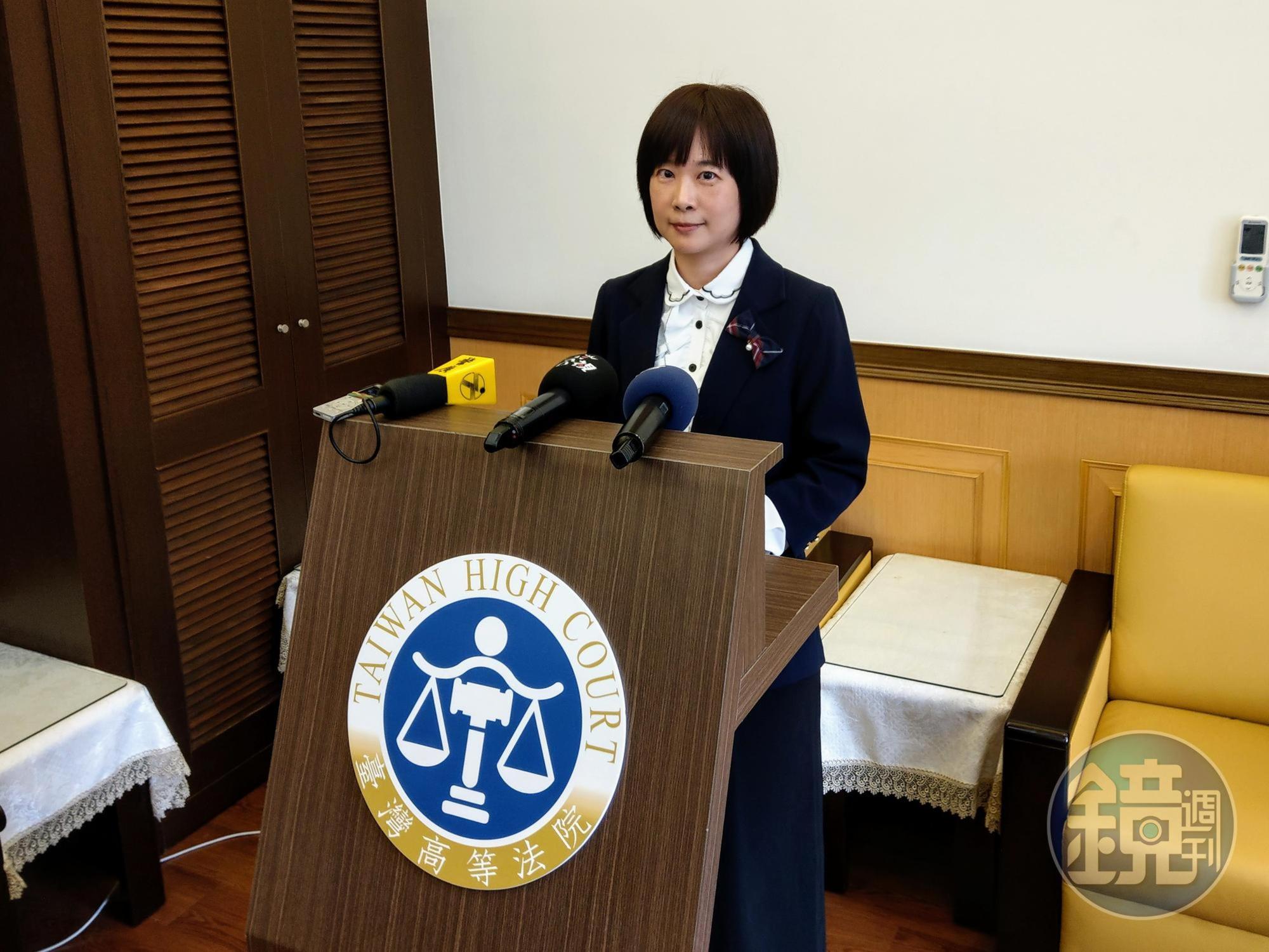 高等法院發言人黃玉婷法官說明紅火案辜仲諒無罪理由。