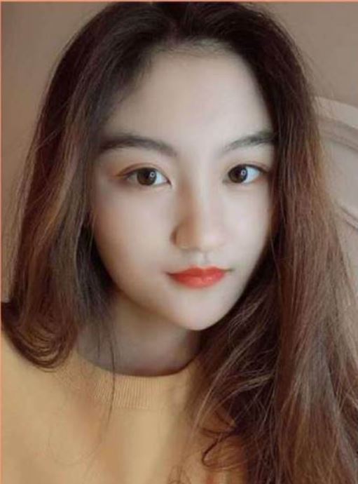 現20歲的陸子藝淡出演藝圈出國留學，五官長成相當甜美的V字臉。（翻攝自微博）