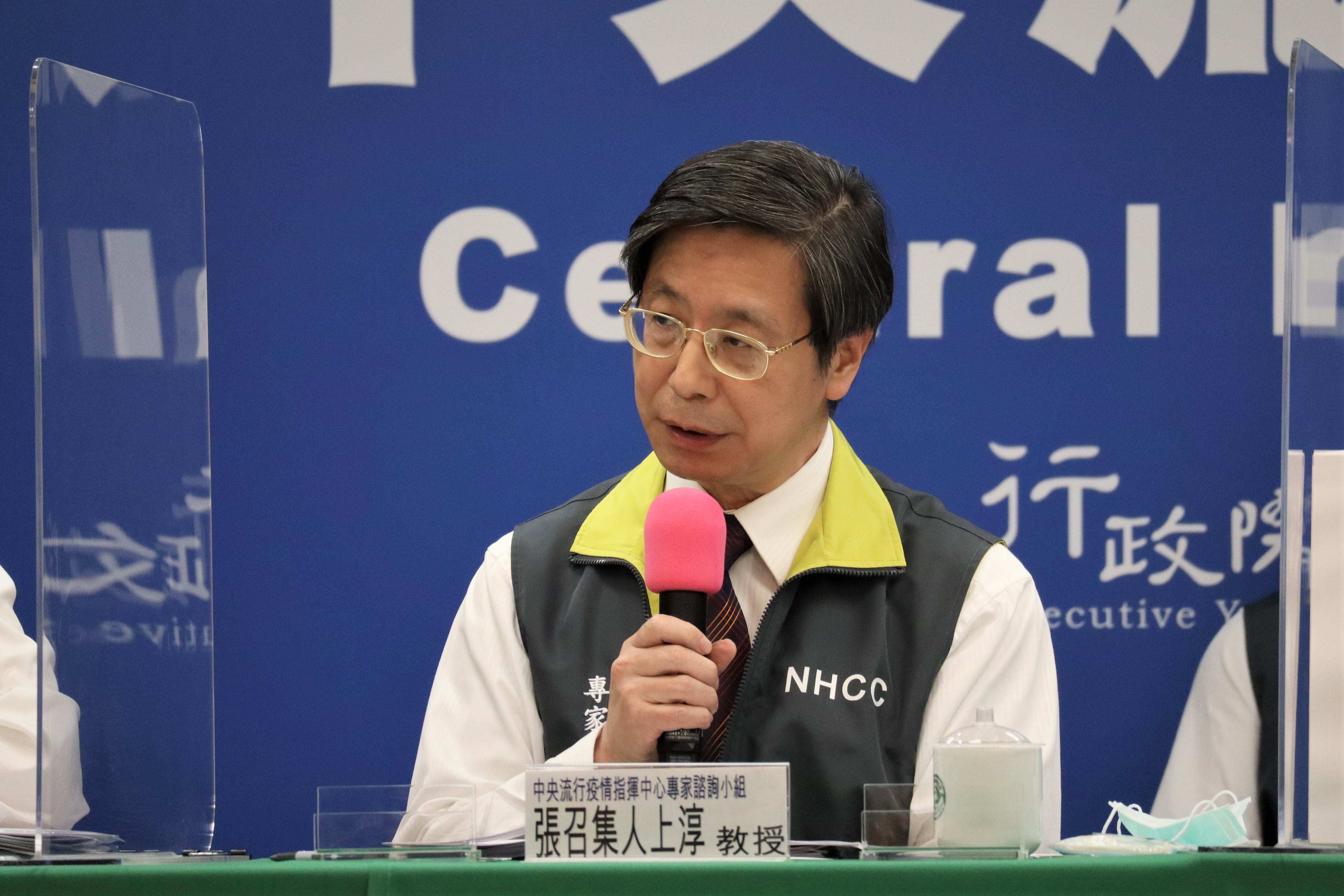 張上淳分析，為何不公布染疫機師家屬的足跡原因。（指揮中心提供）